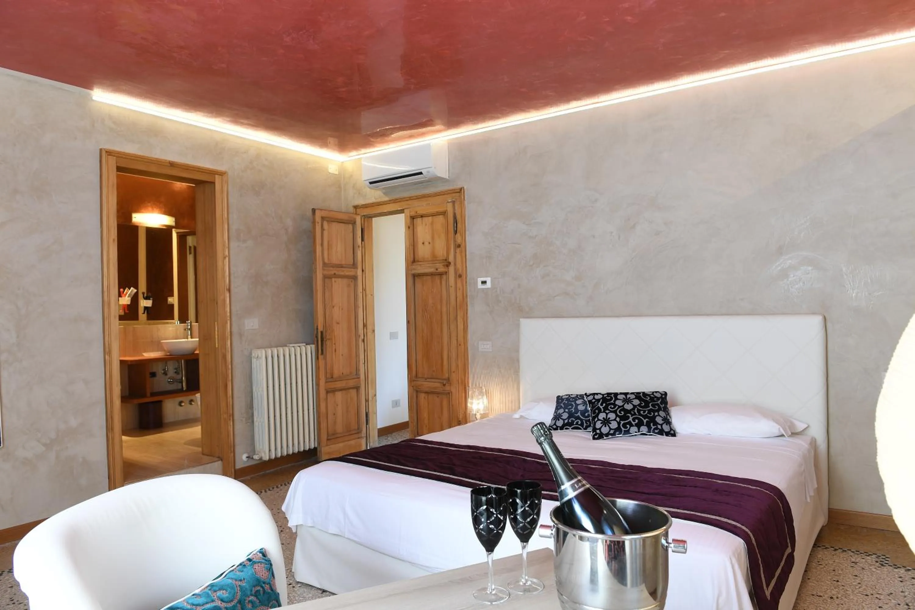 Photo of the whole room, Bed in Amor Mio B&B