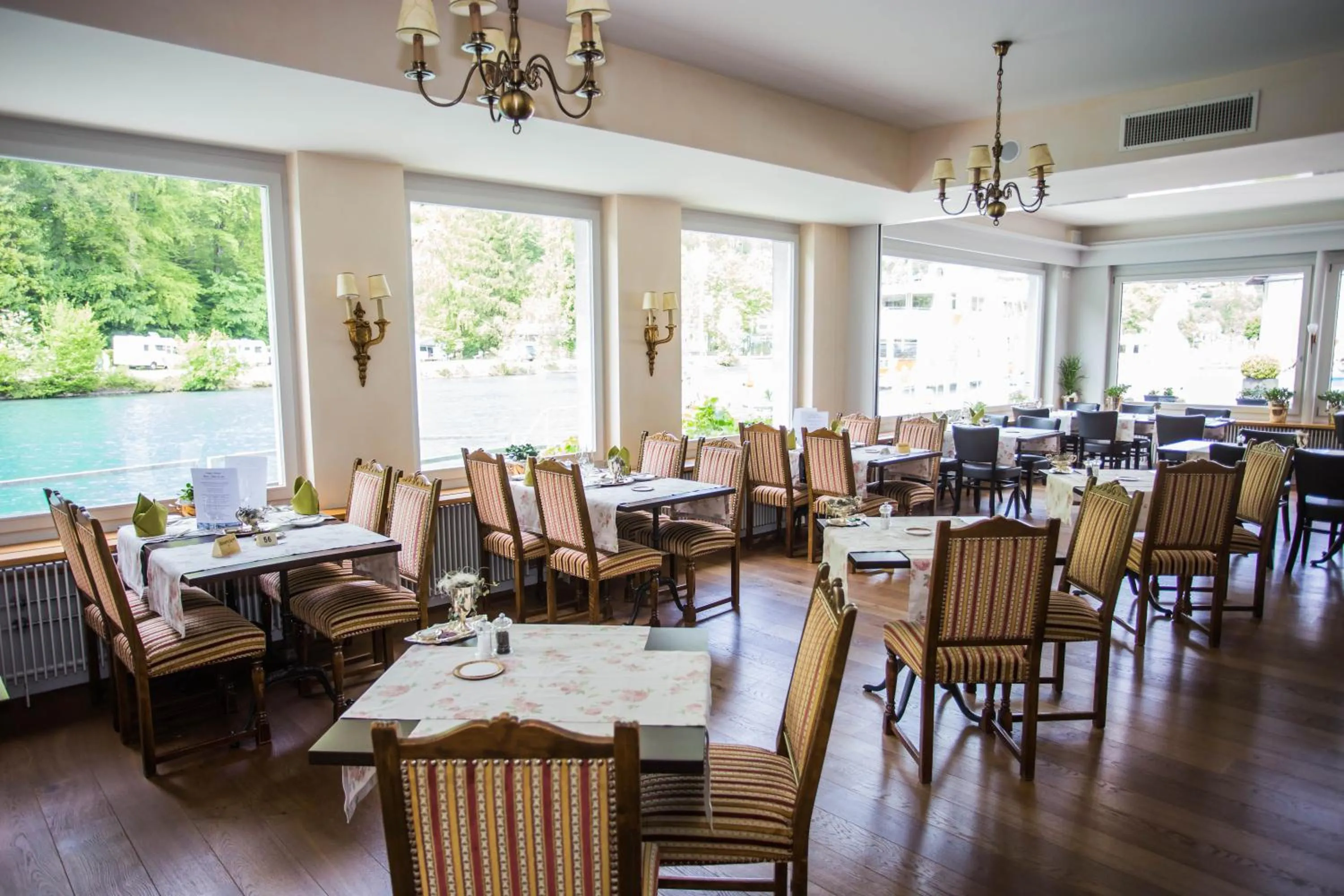 Restaurant/places to eat in Hotel Du Lac