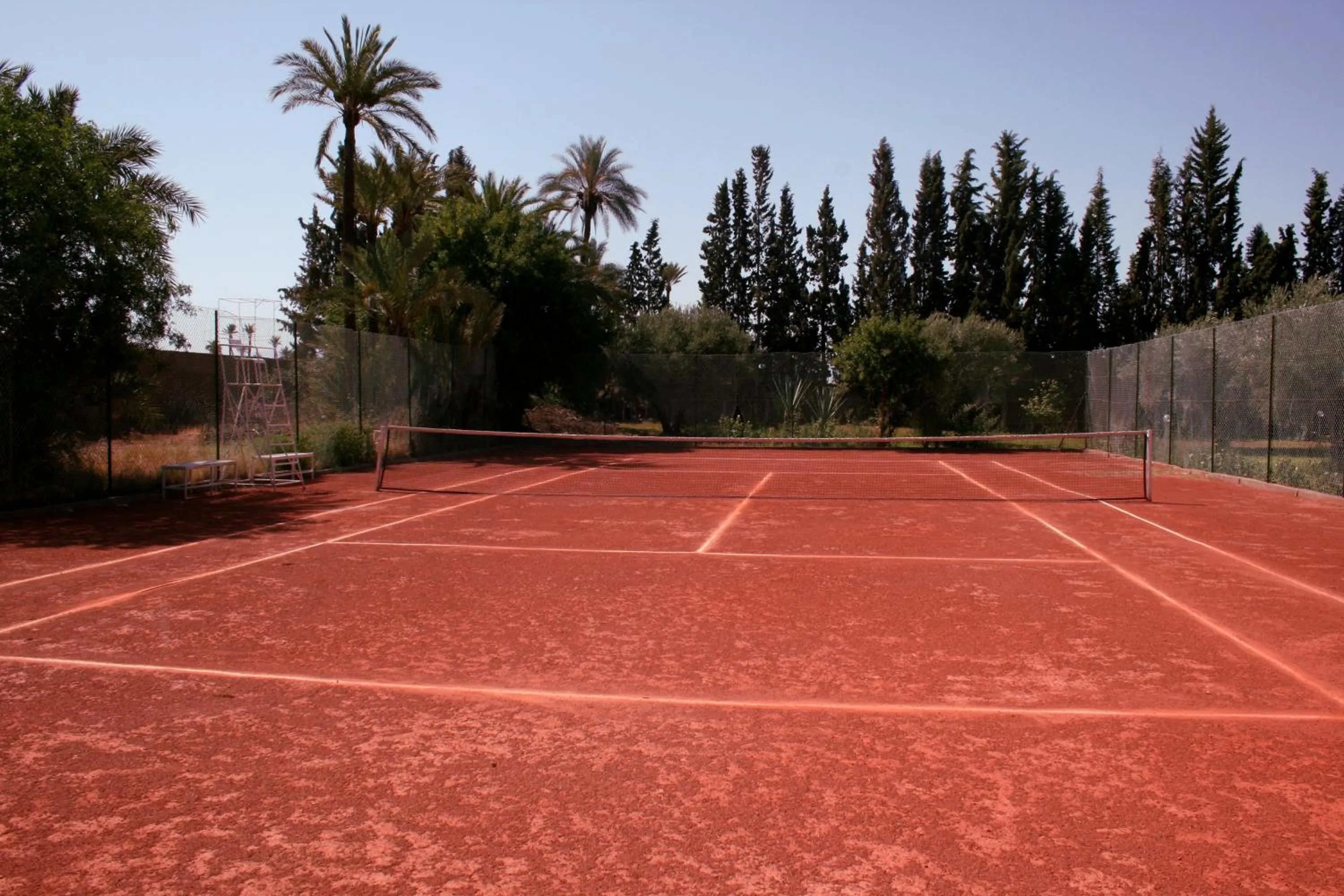 Tennis court in Villa Des 3 Golfs