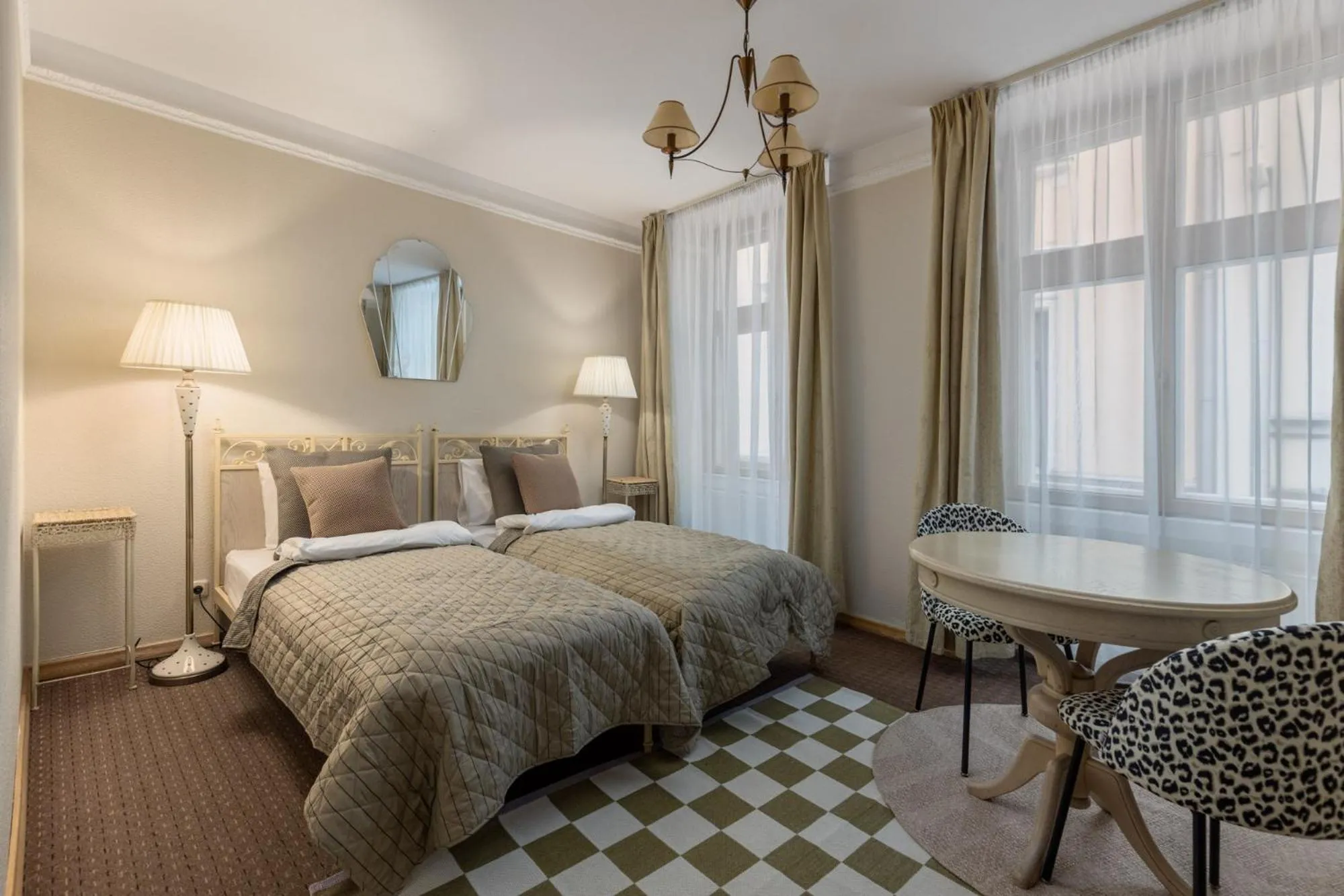 Standard Twin Room in M5 self-service Boutique Hotel