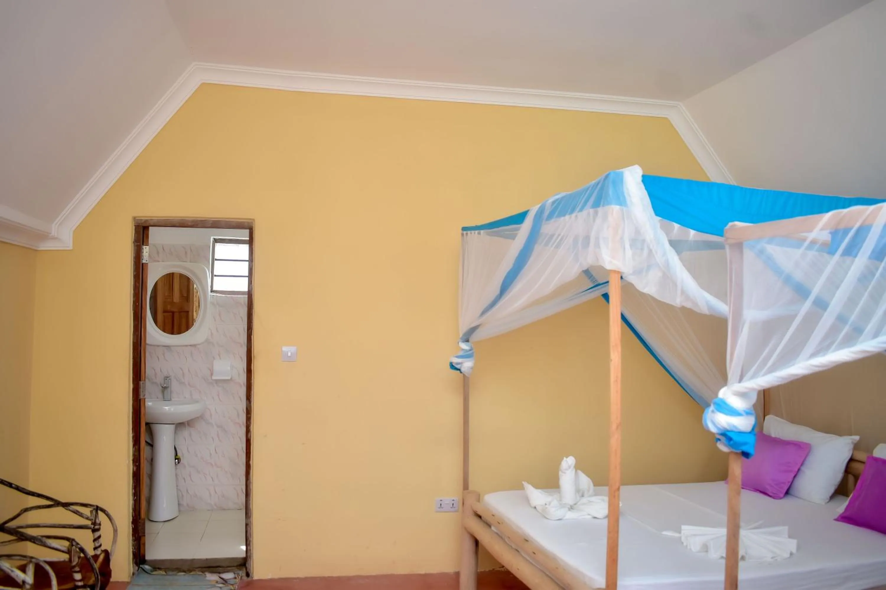 Bed in Blue Earth Beach Bungalow