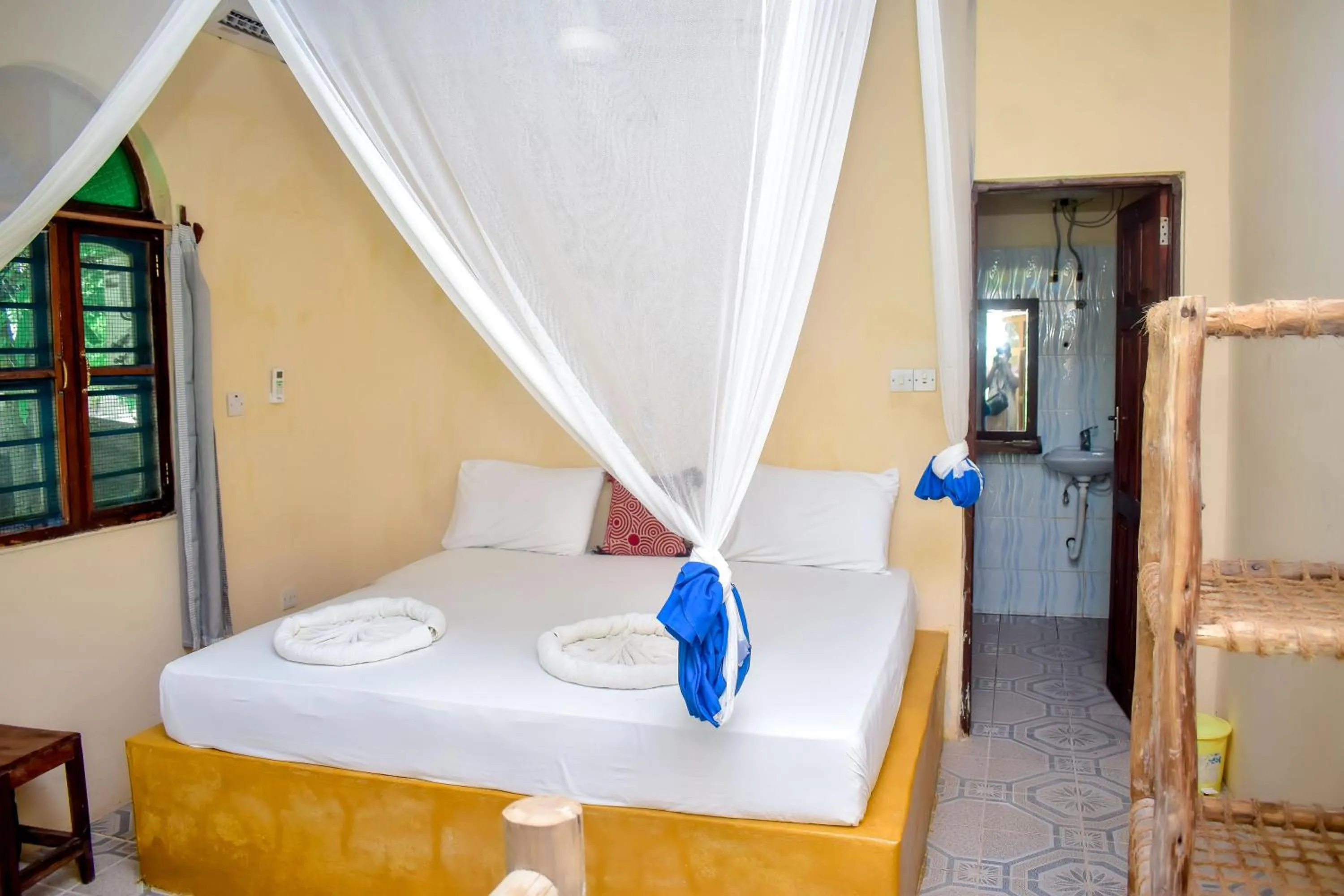 Bed in Blue Earth Beach Bungalow