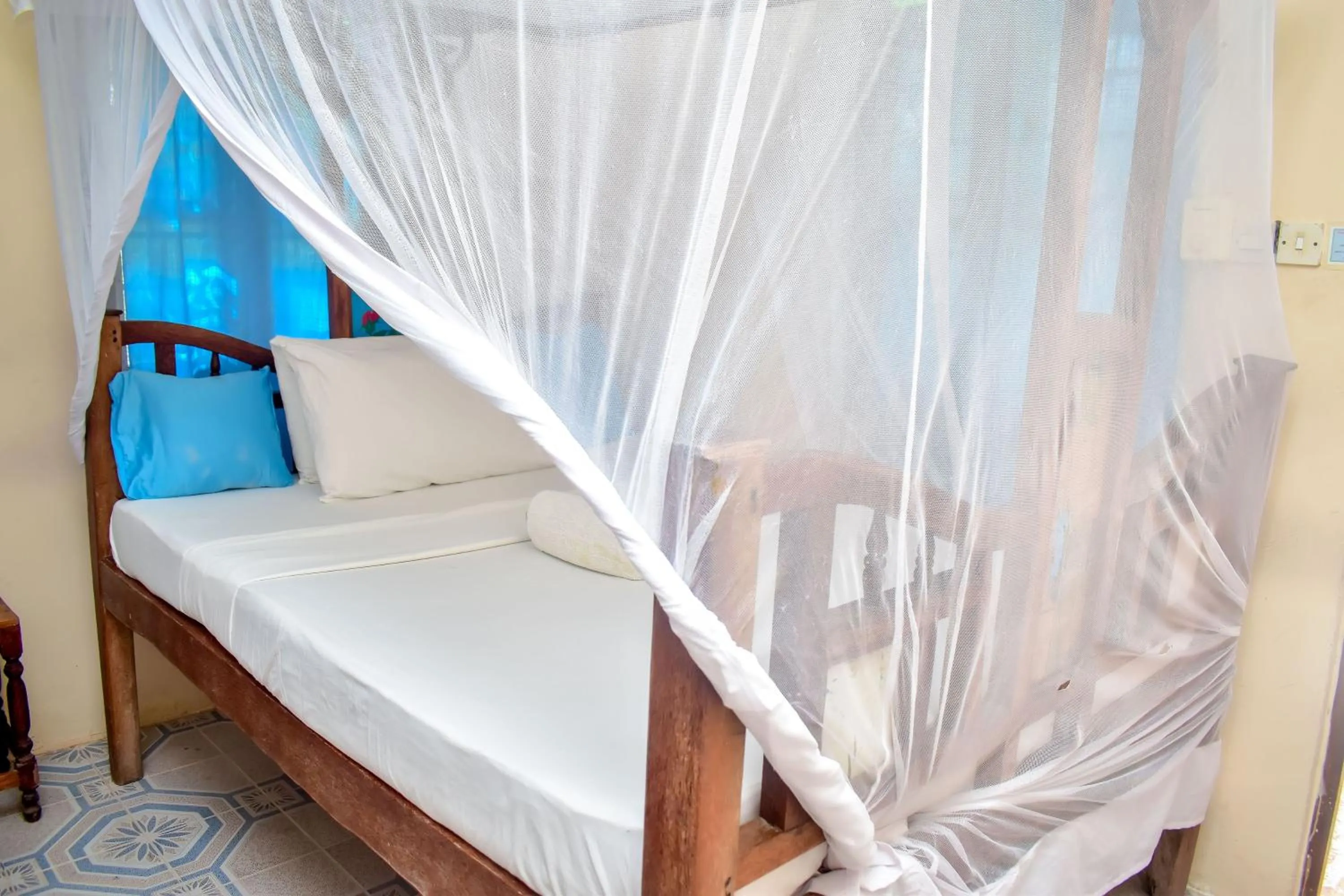 Bed in Blue Earth Beach Bungalow