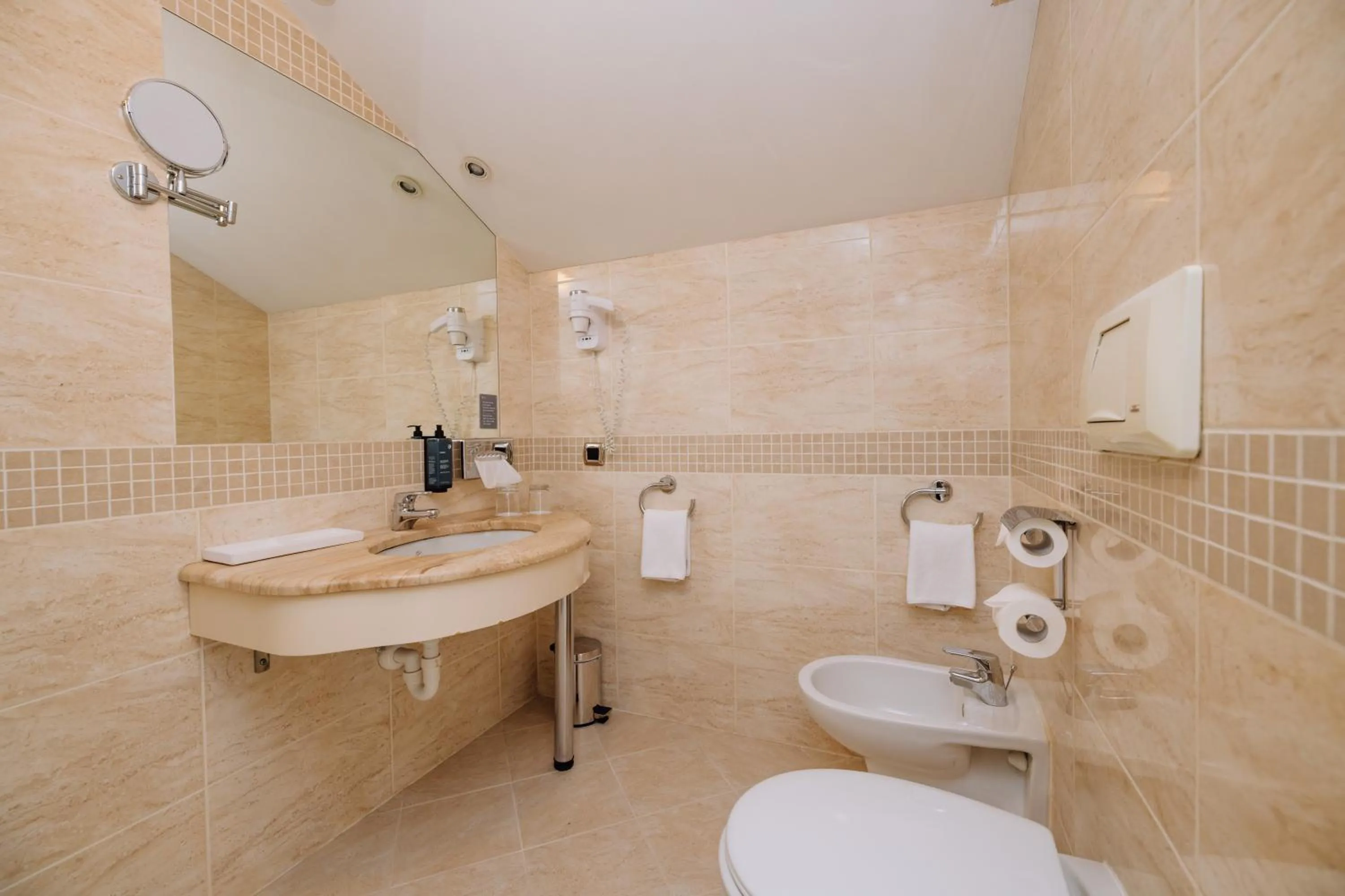 Shower in Hestia Hotel Jugend