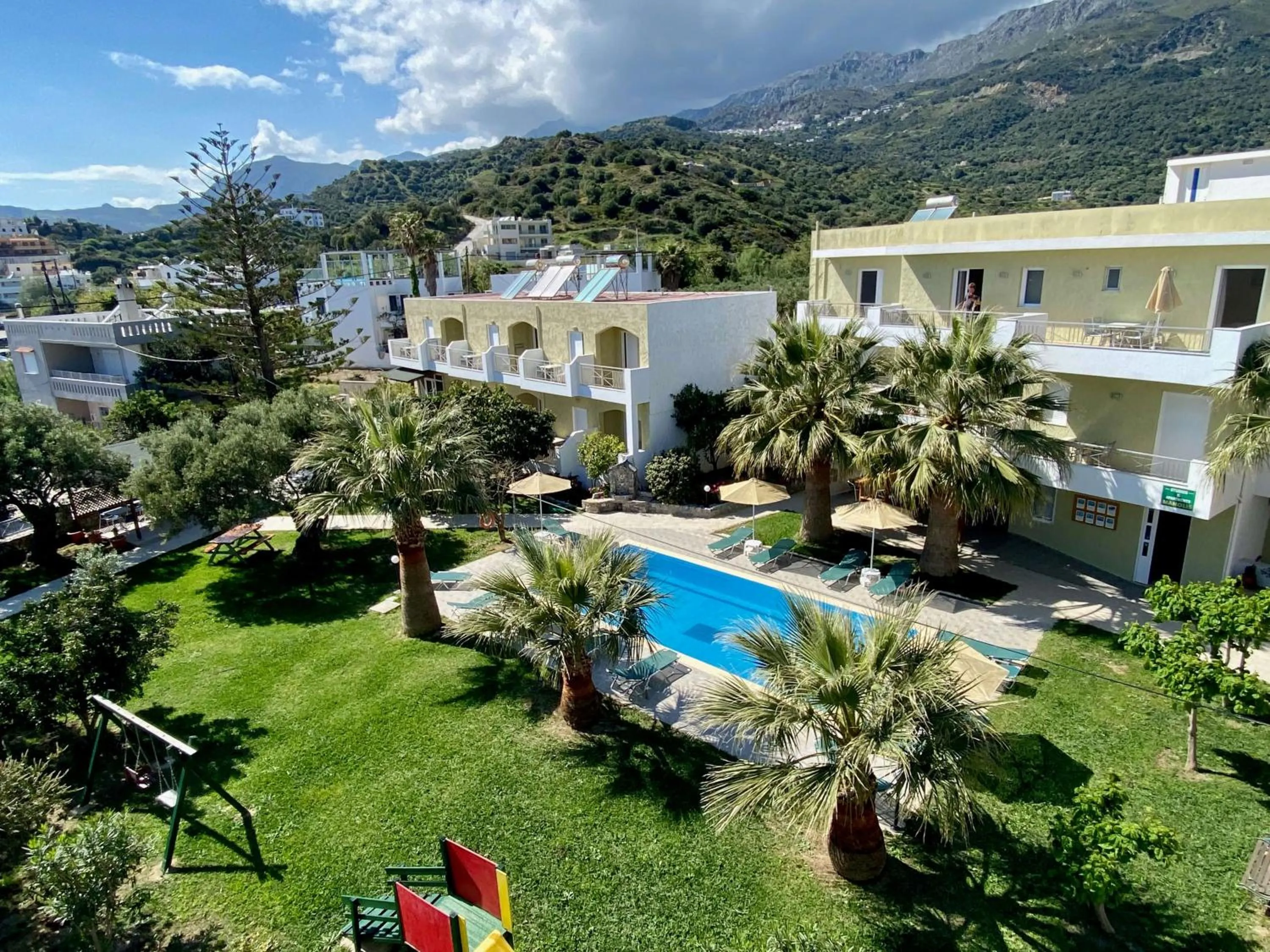 Swimming pool in Manolis Apartments plakias