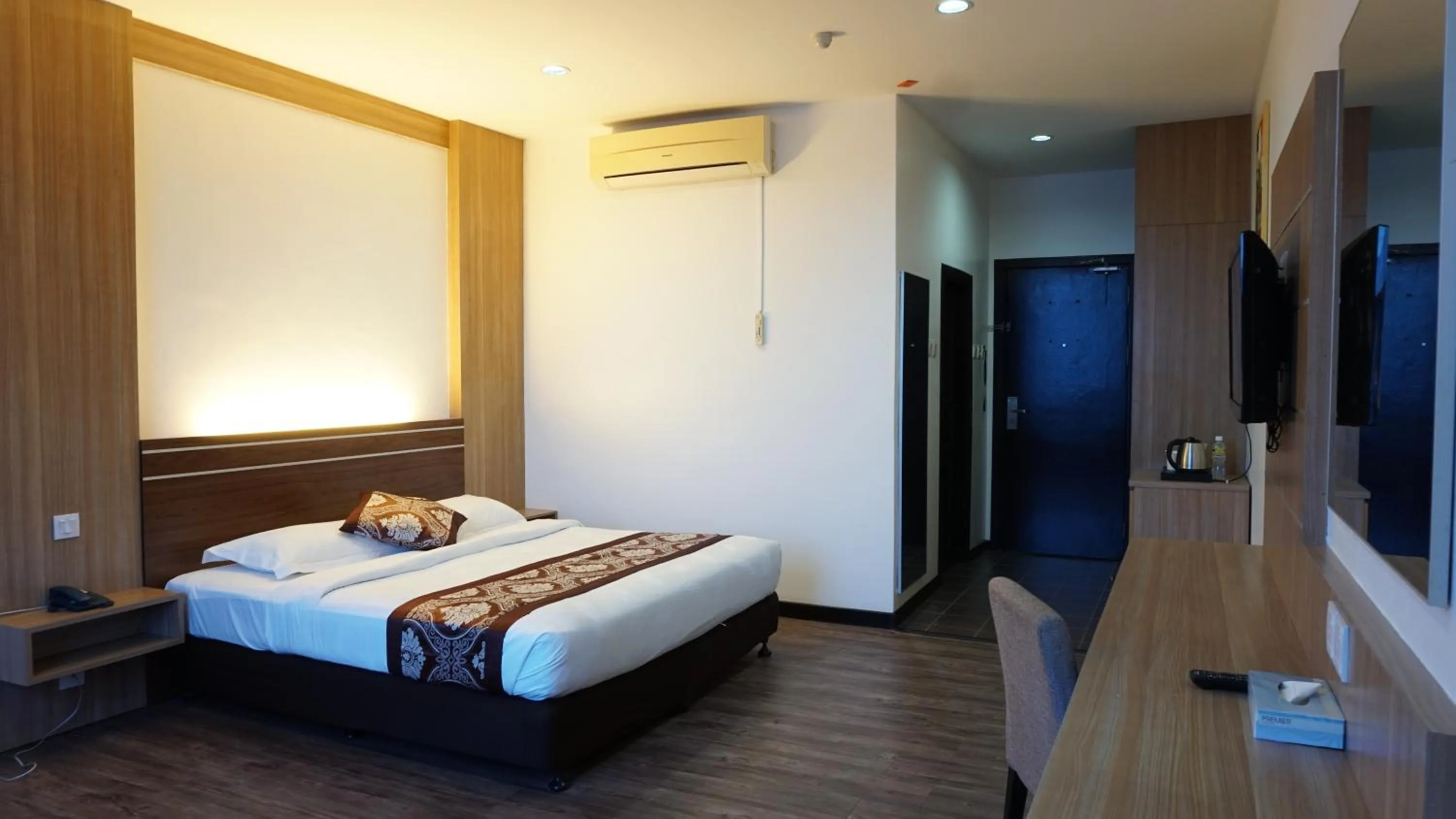 Bedroom, Bed in De Baron Resort