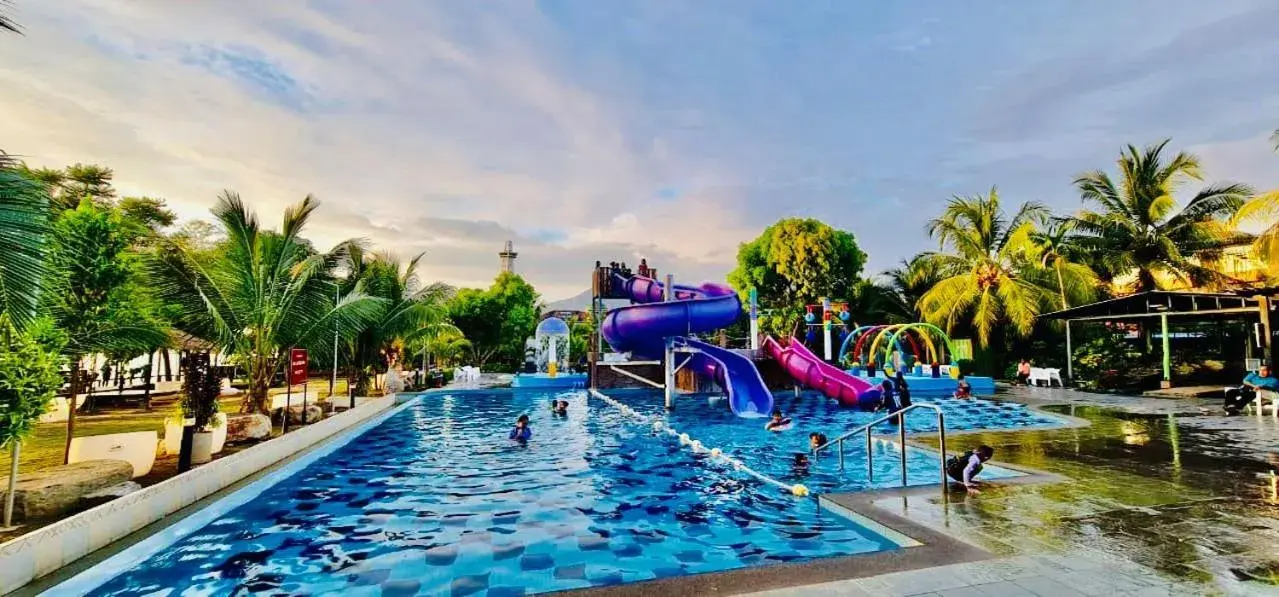 Swimming pool in De Baron Resort Swimming pool in De Baron Resort