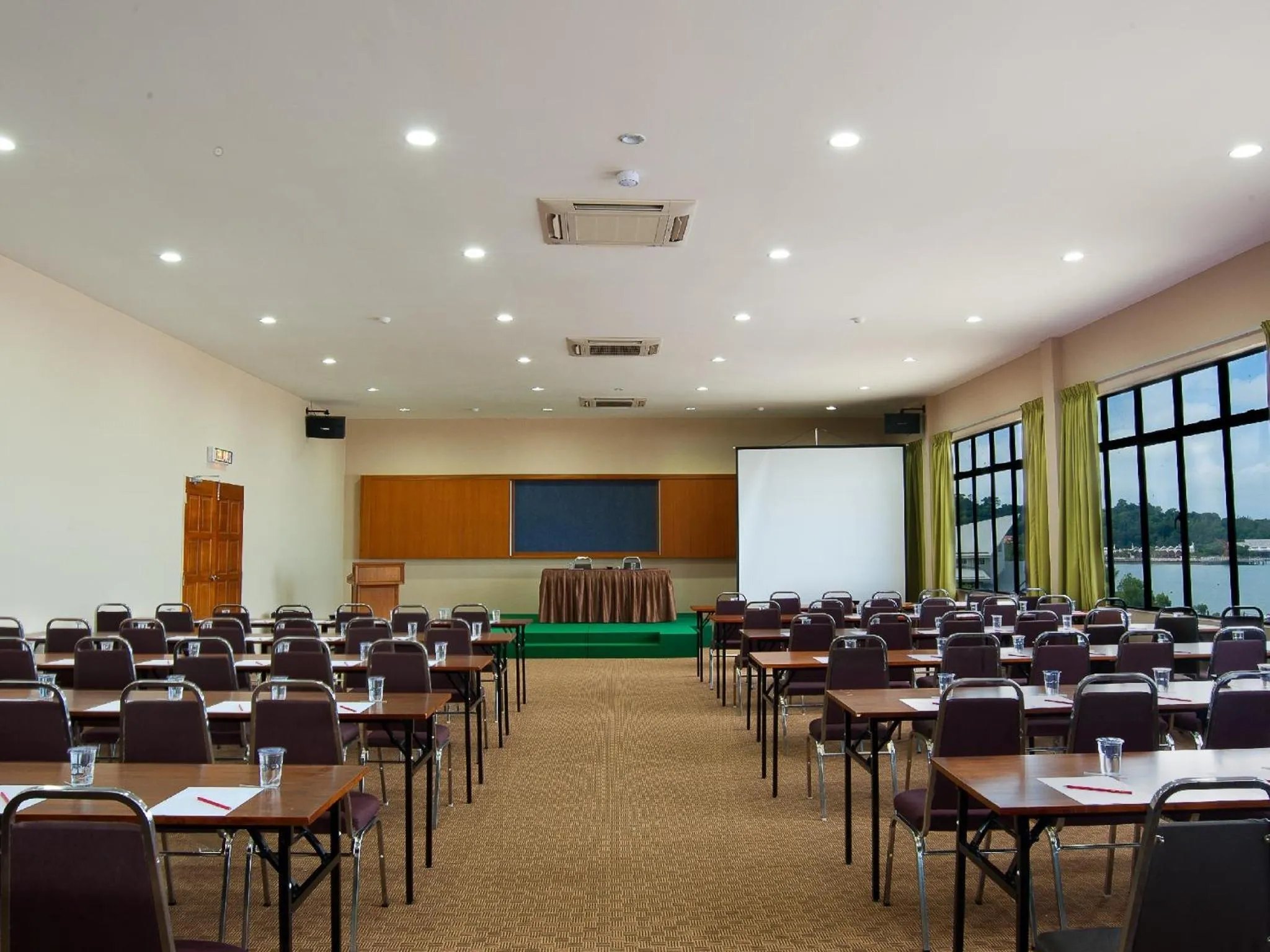 Business facilities in De Baron Resort