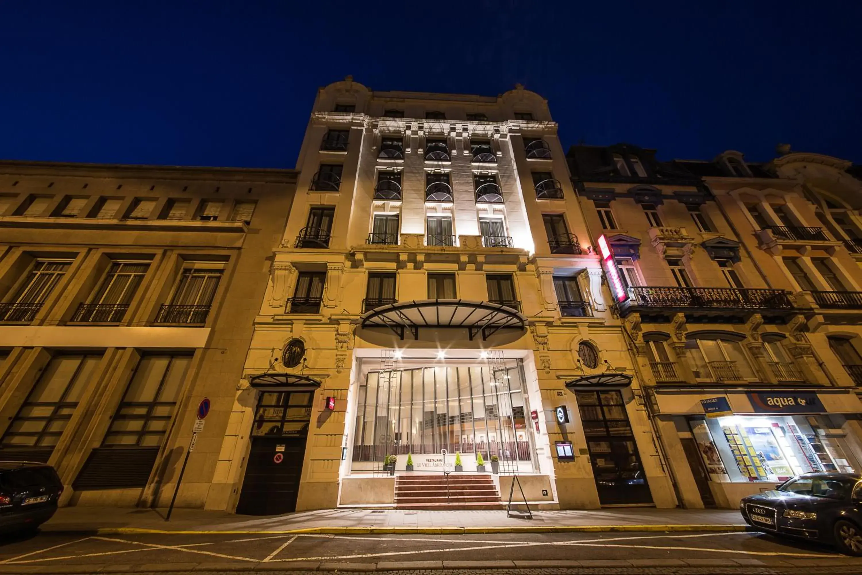 Facade/entrance in Mercure Lille Roubaix Grand Hôtel Facade/entrance in Mercure Lille Roubaix Grand Hôtel