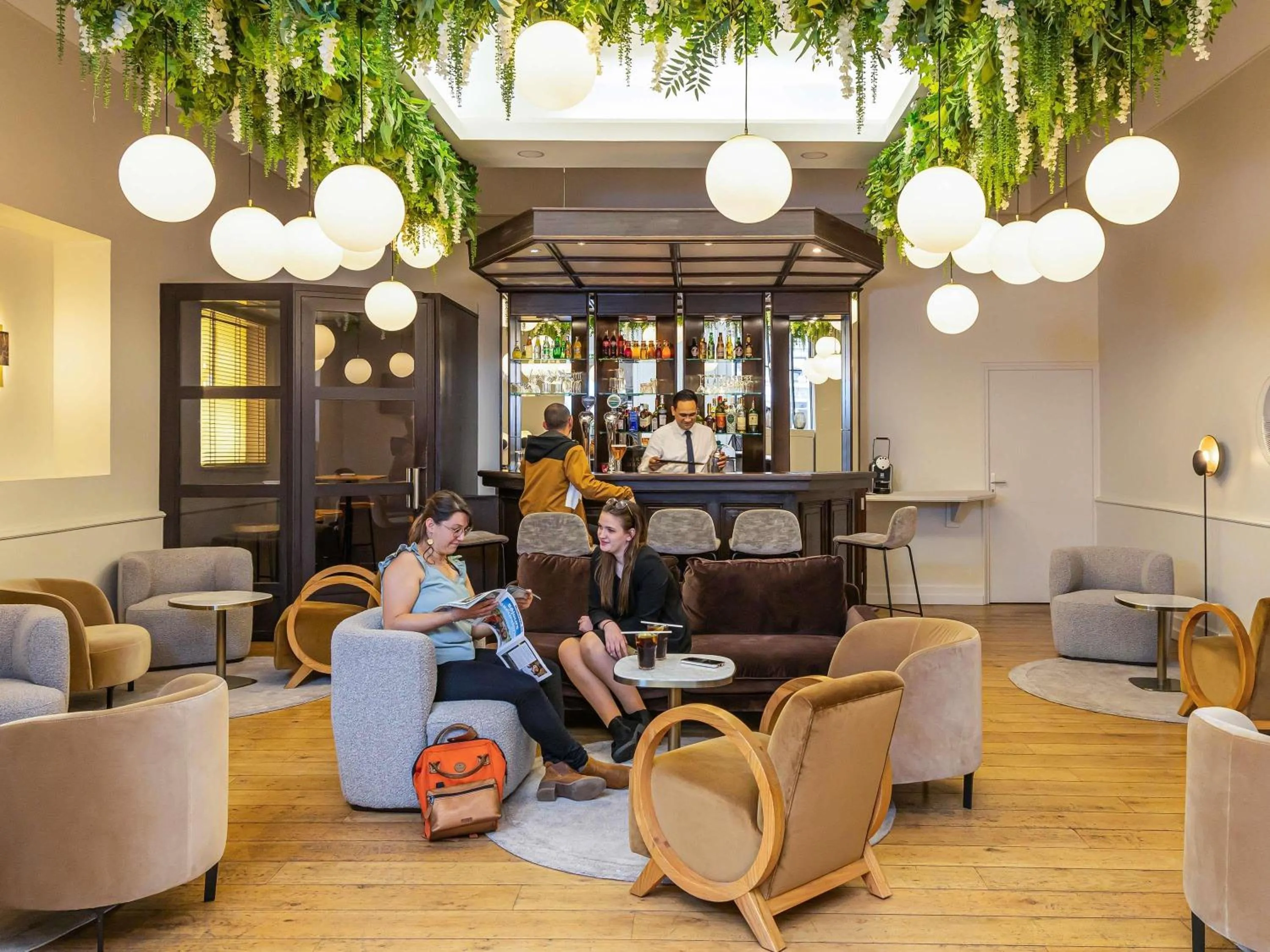 Lounge or bar in Mercure Lille Roubaix Grand Hôtel