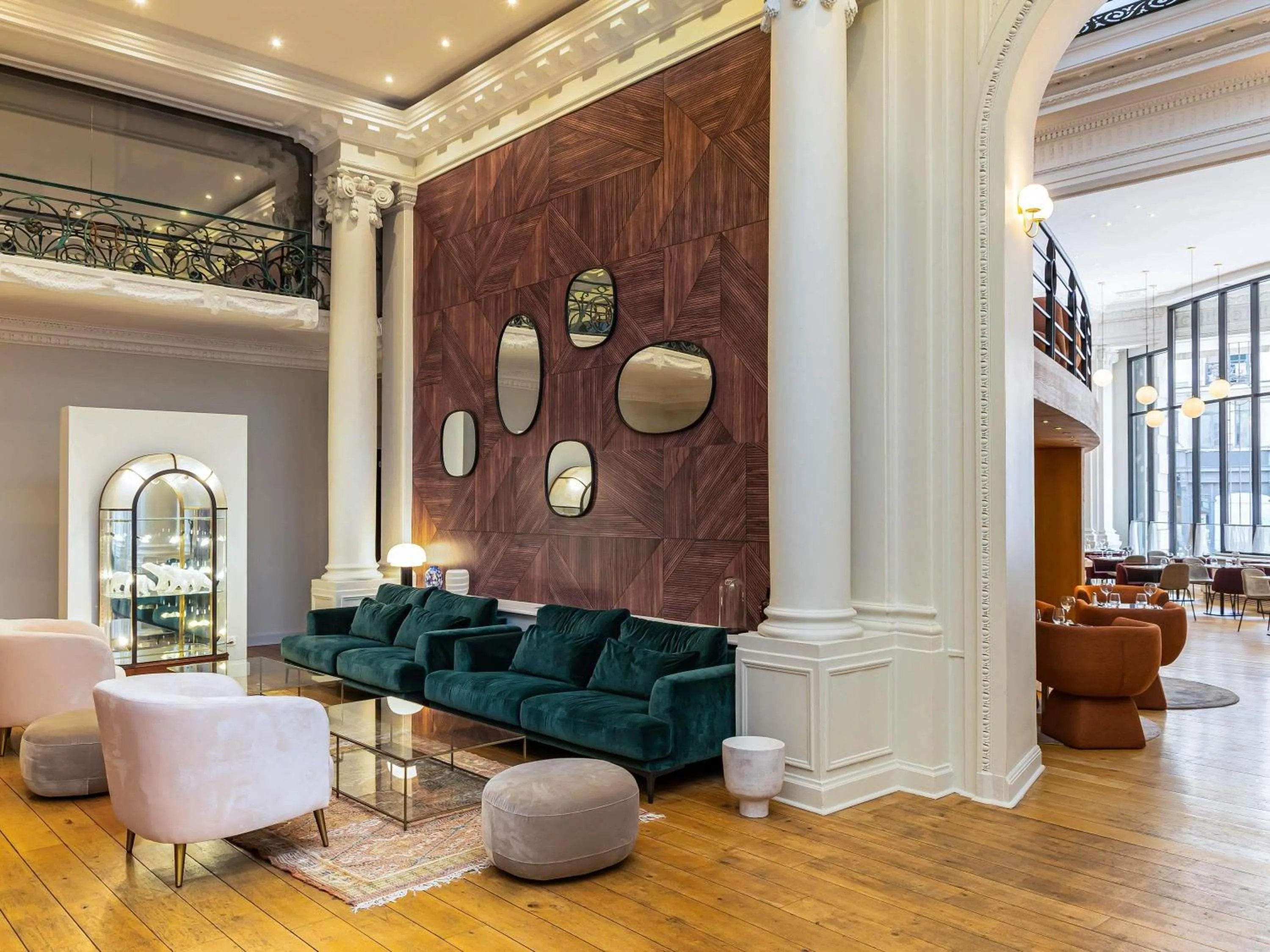 Lounge or bar in Mercure Lille Roubaix Grand Hôtel