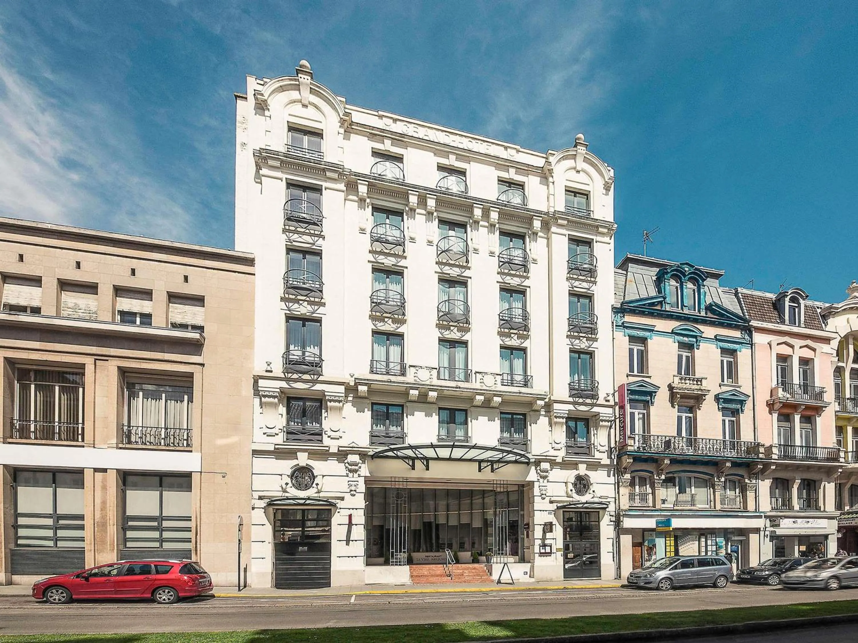 Property building in Mercure Lille Roubaix Grand Hôtel