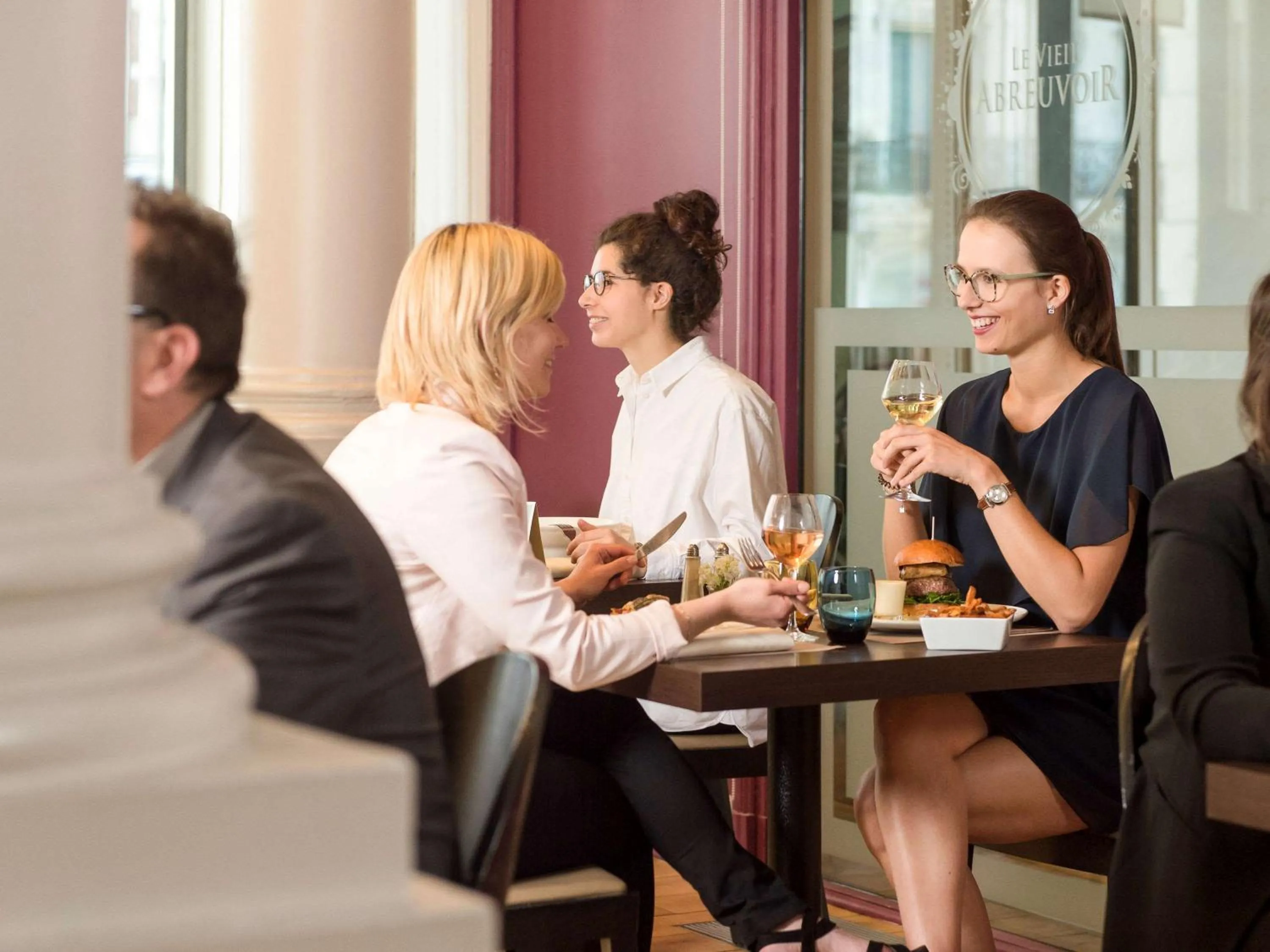 Restaurant/places to eat in Mercure Lille Roubaix Grand Hôtel