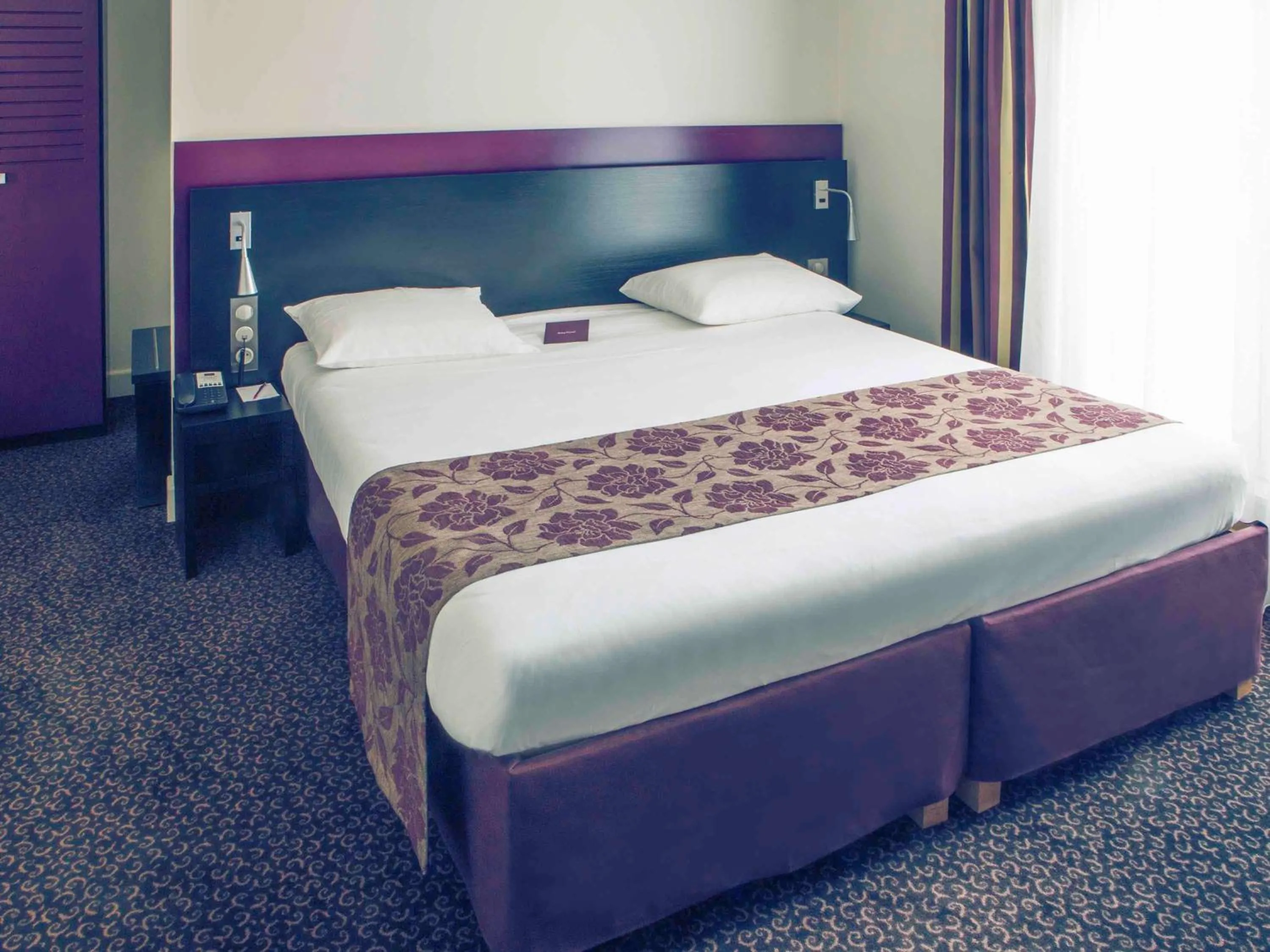 Photo of the whole room, Bed in Mercure Lille Roubaix Grand Hôtel