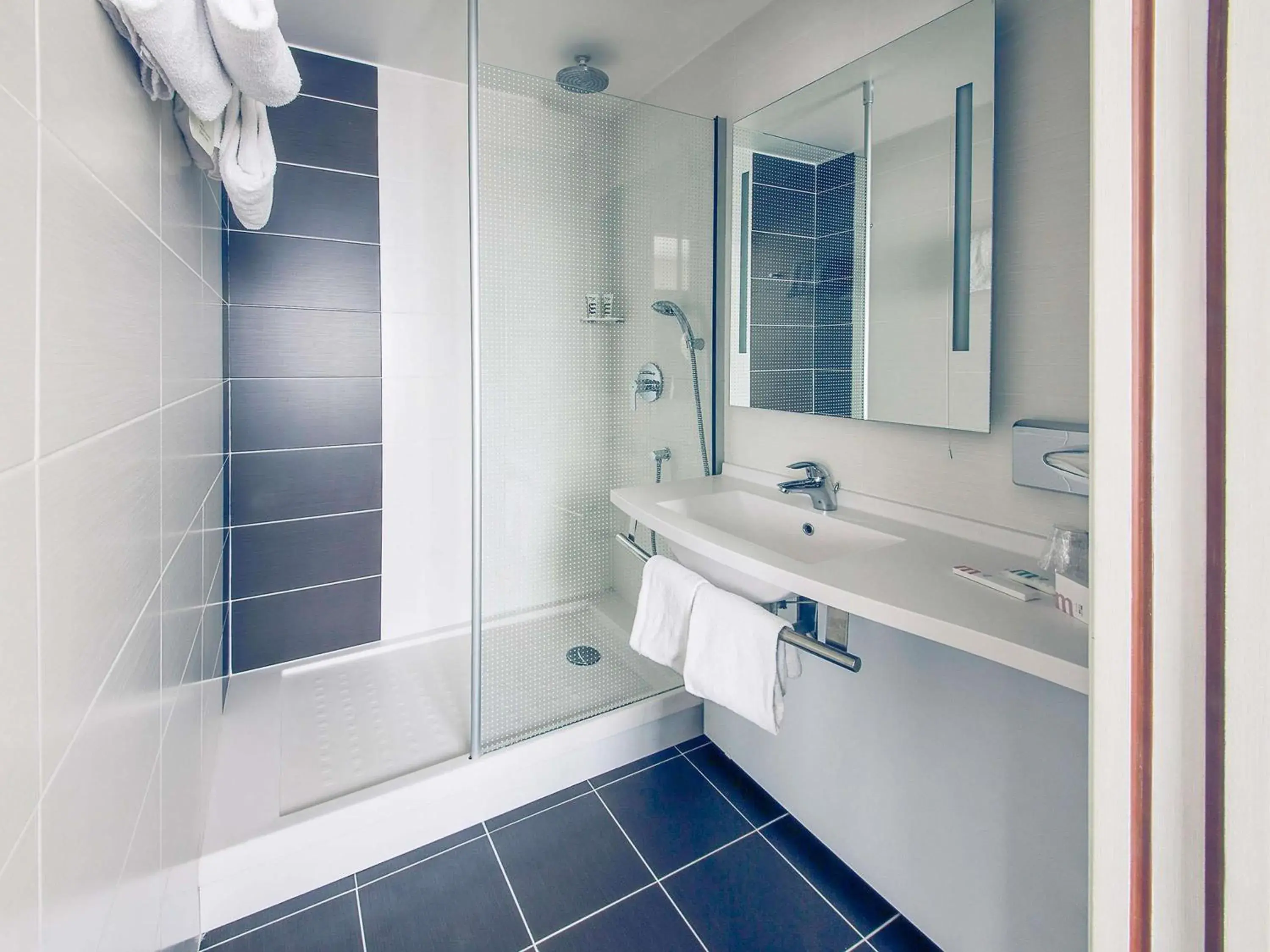 Bedroom in Mercure Lille Roubaix Grand Hôtel Bedroom in Mercure Lille Roubaix Grand Hôtel