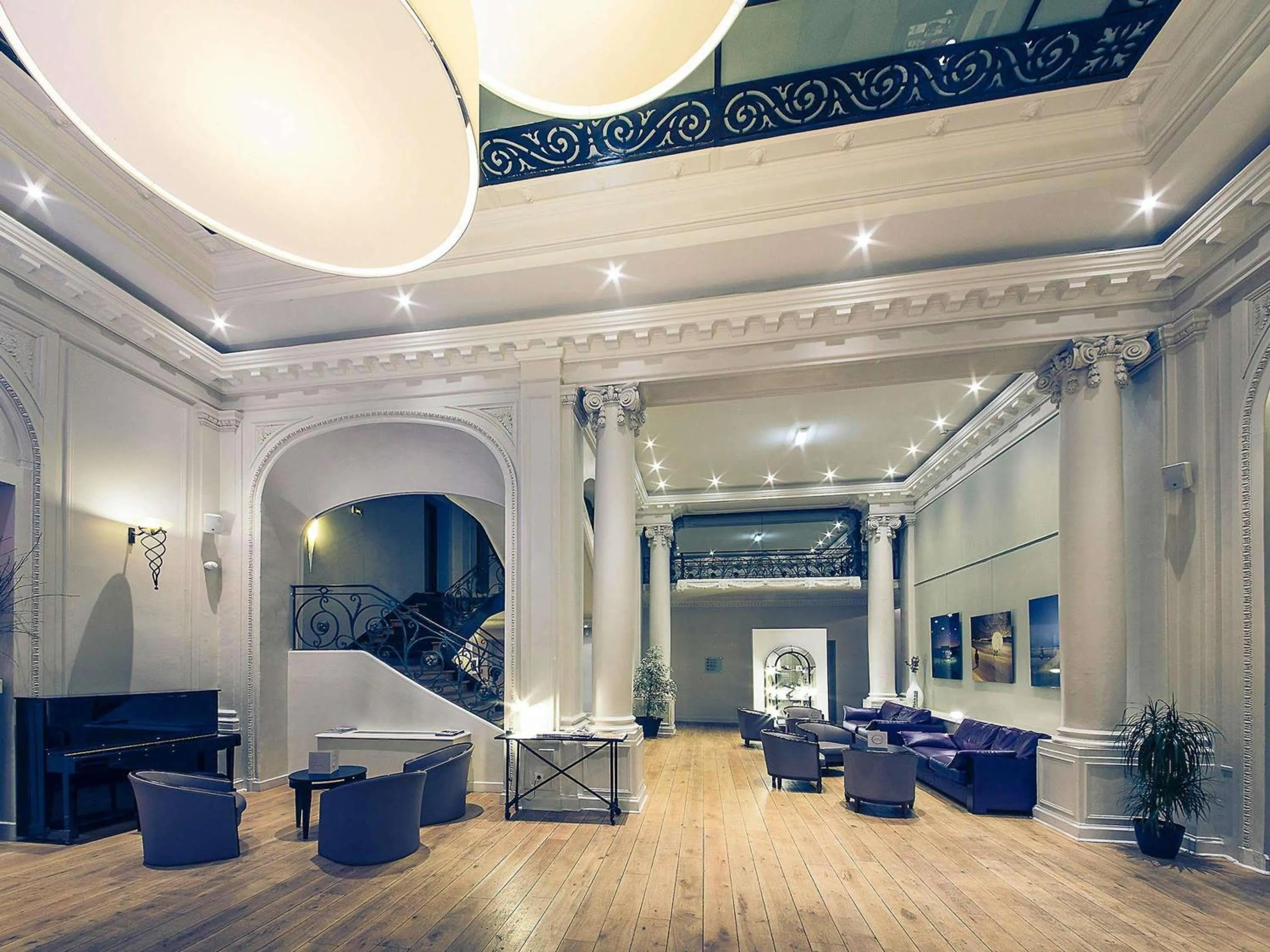 Property building in Mercure Lille Roubaix Grand Hôtel