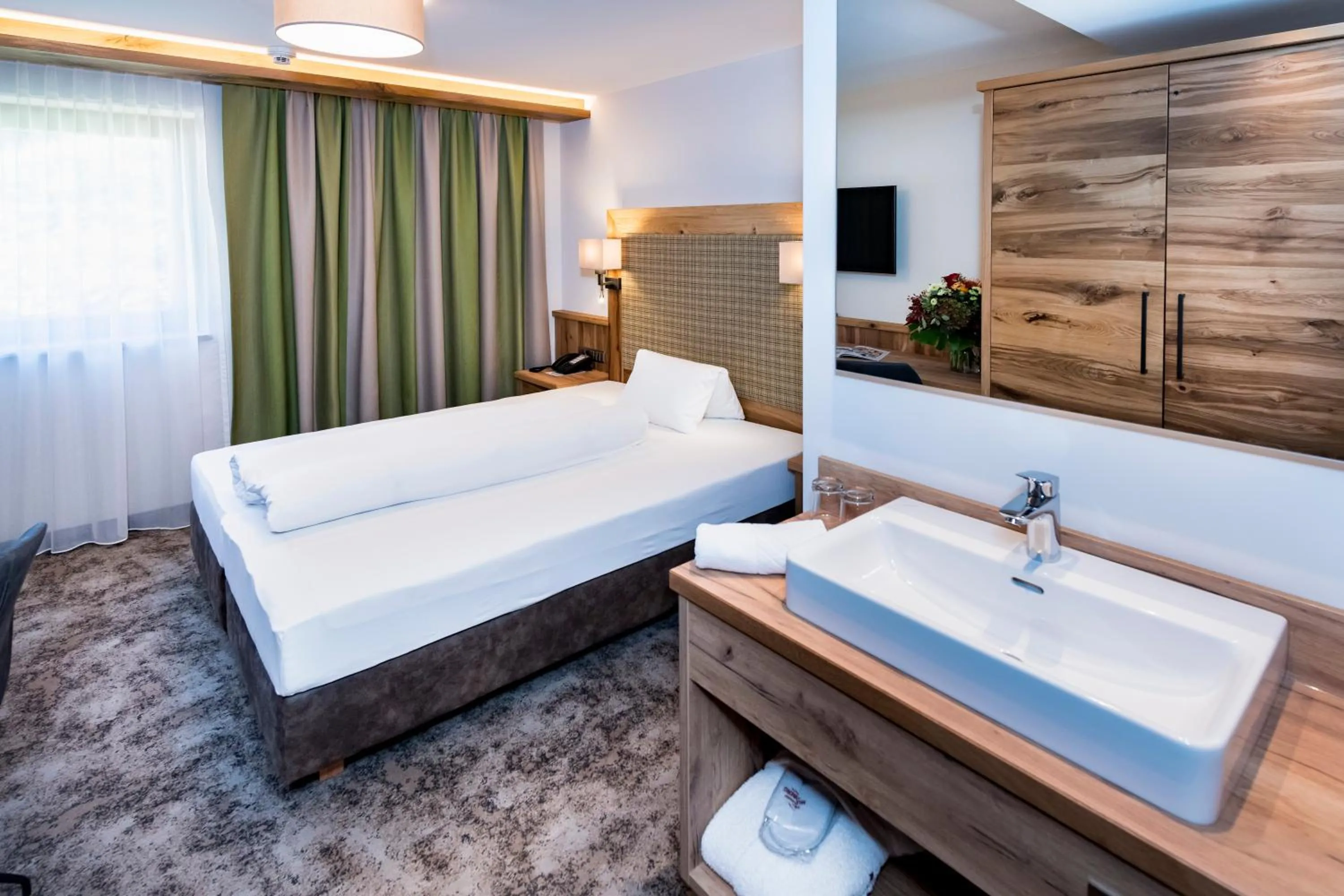 Bed in Alpensporthotel Mutterberg