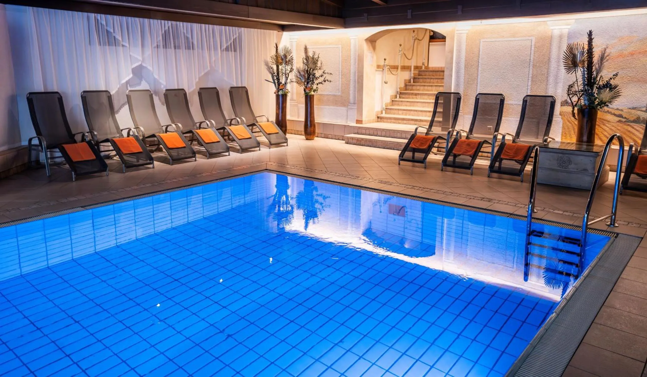Swimming pool in Alpensporthotel Mutterberg
