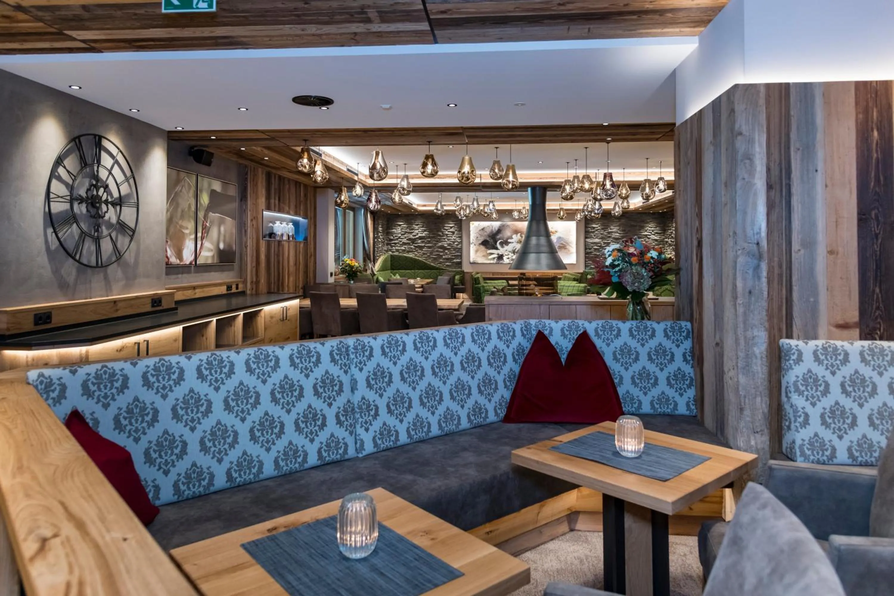Lounge or bar in Alpensporthotel Mutterberg