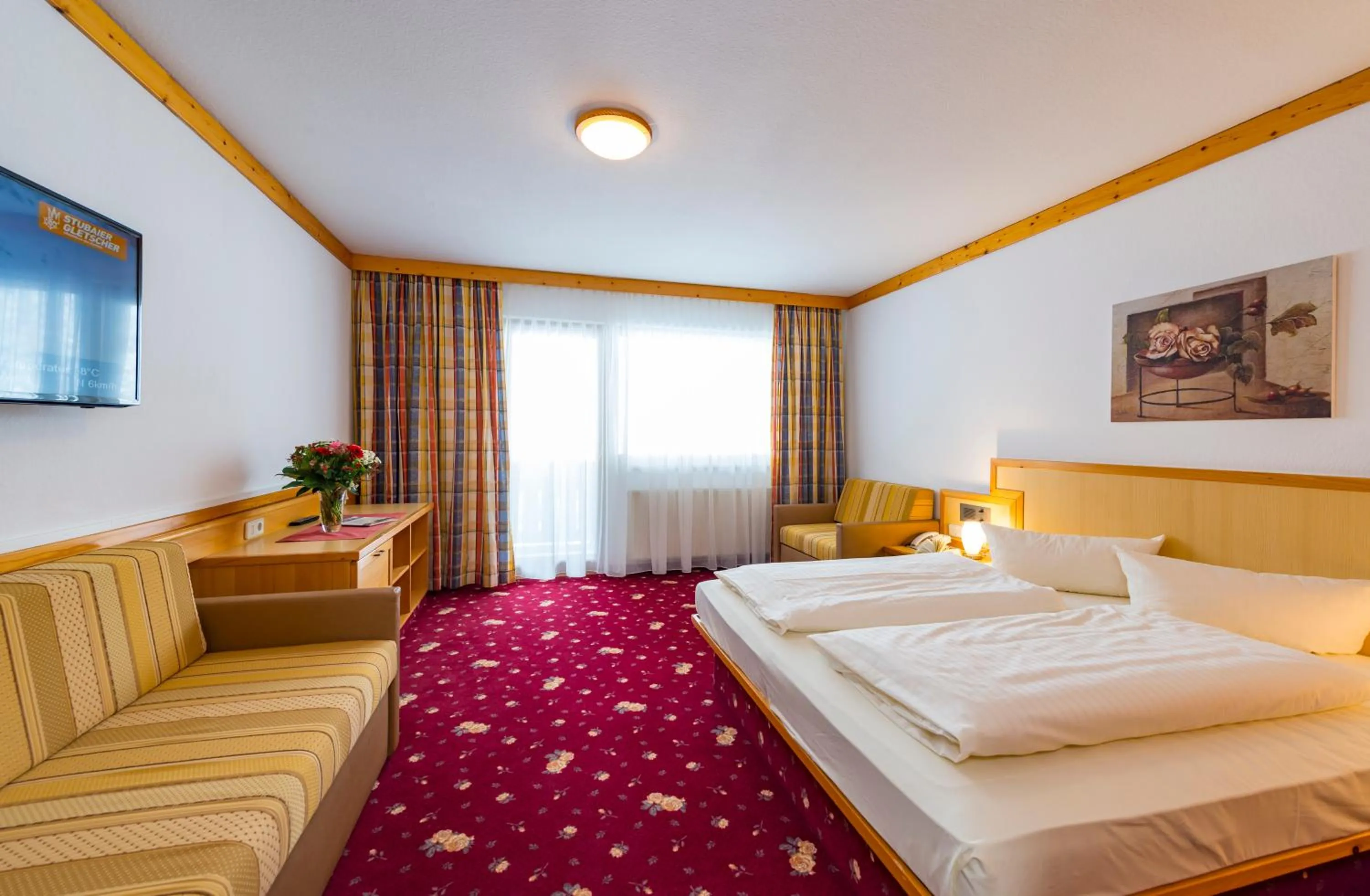 Bedroom, Bed in Alpensporthotel Mutterberg