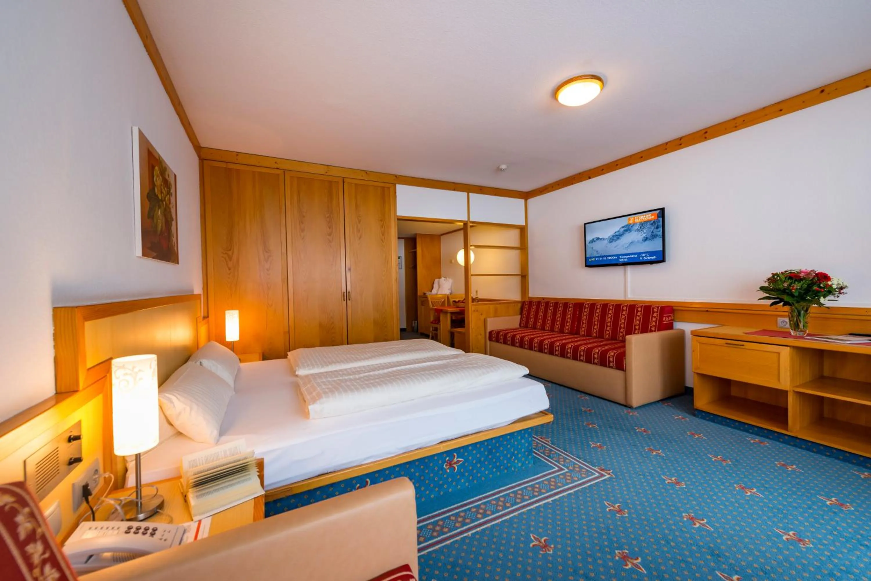 Photo of the whole room, Bed in Alpensporthotel Mutterberg