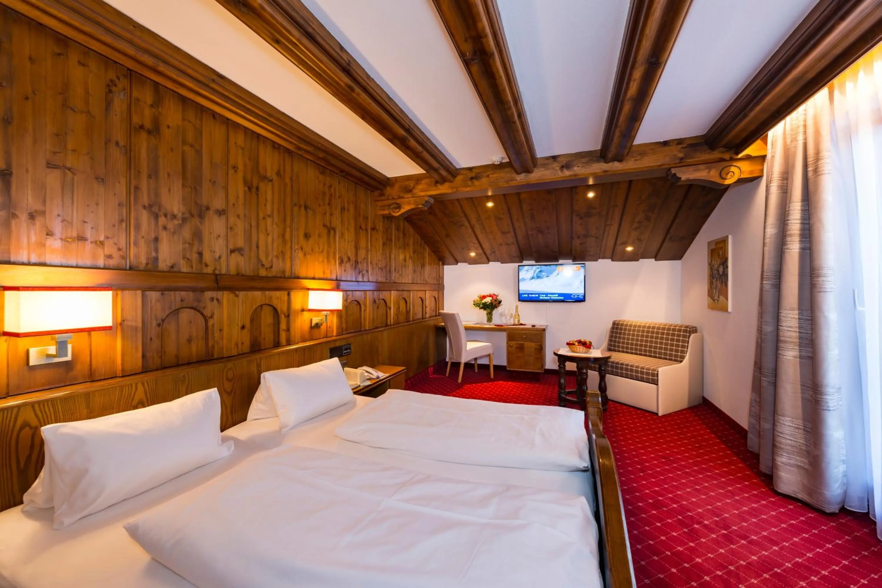 Bedroom, Bed in Alpensporthotel Mutterberg