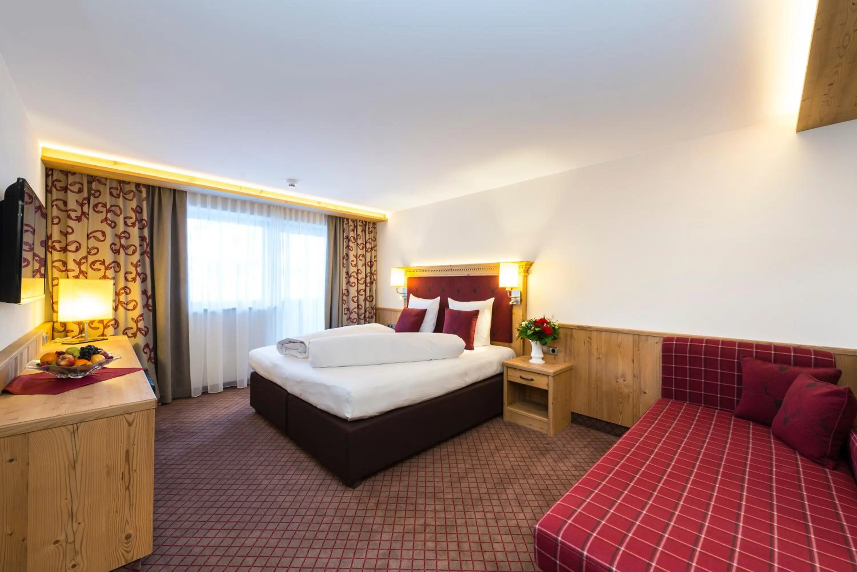 Bedroom, Bed in Alpensporthotel Mutterberg