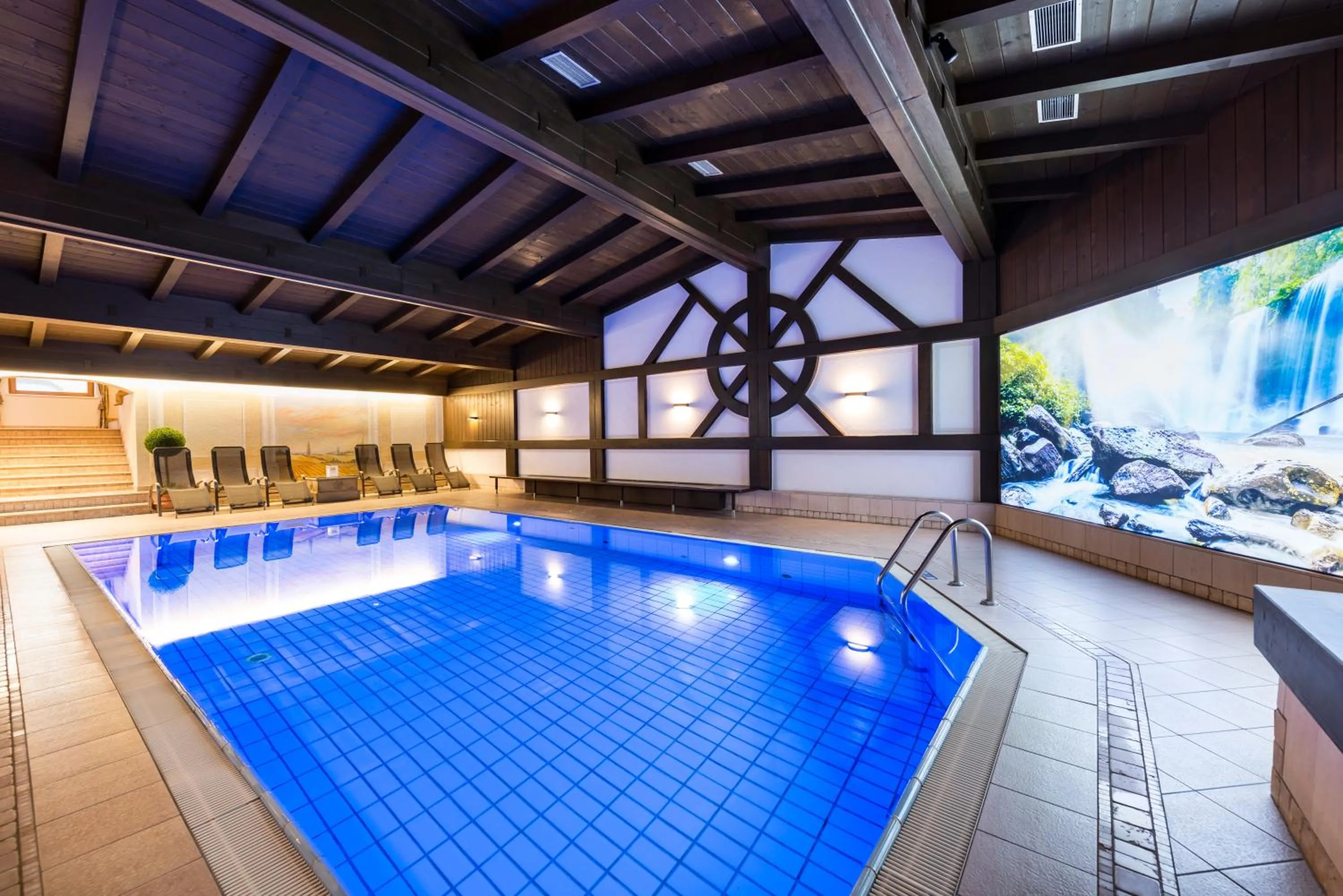 Swimming pool in Alpensporthotel Mutterberg