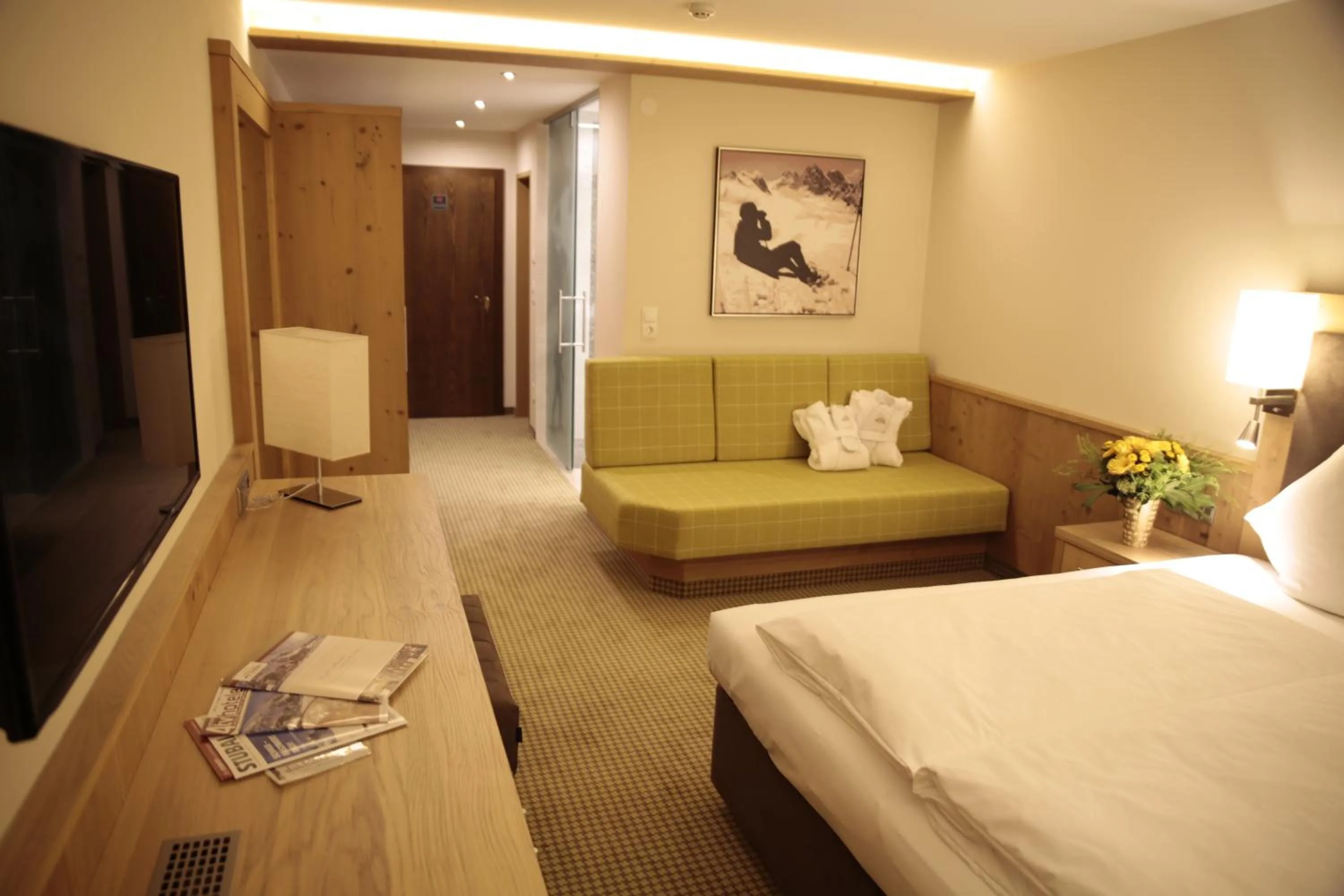 Photo of the whole room, Bed in Alpensporthotel Mutterberg
