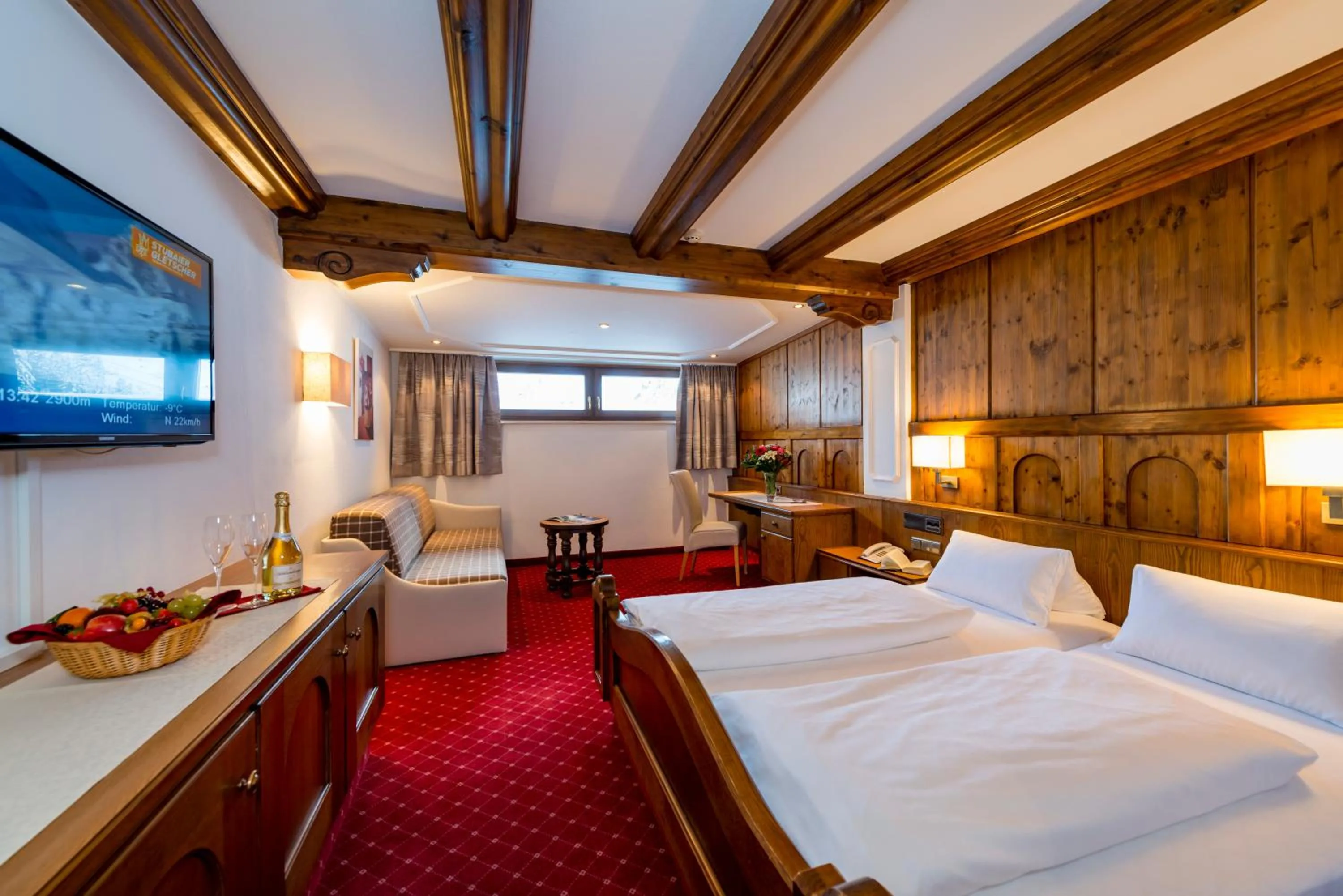 Photo of the whole room, Bed in Alpensporthotel Mutterberg
