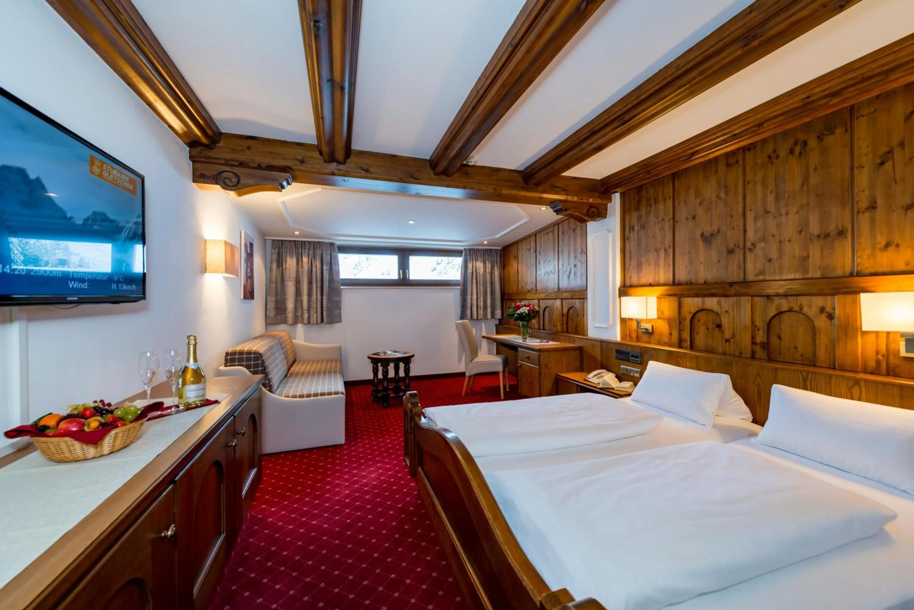 Photo of the whole room, Bed in Alpensporthotel Mutterberg