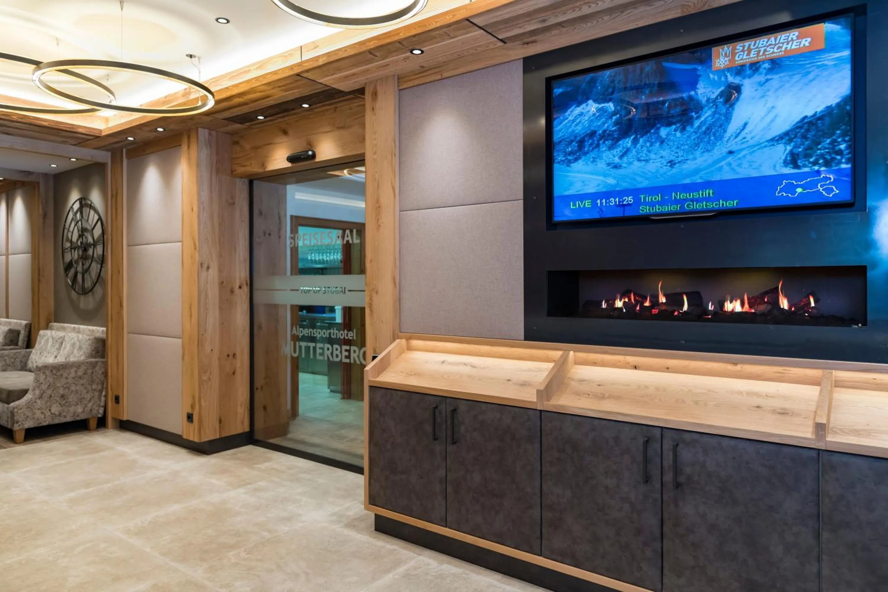 Lobby or reception in Alpensporthotel Mutterberg