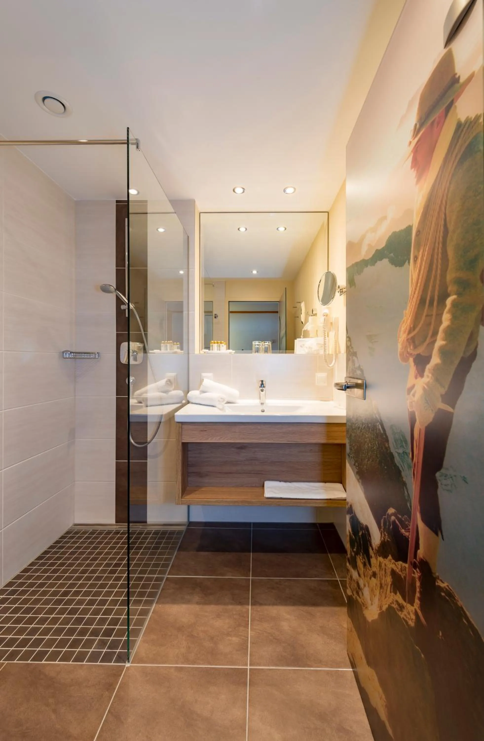 Shower, Bed in Alpensporthotel Mutterberg