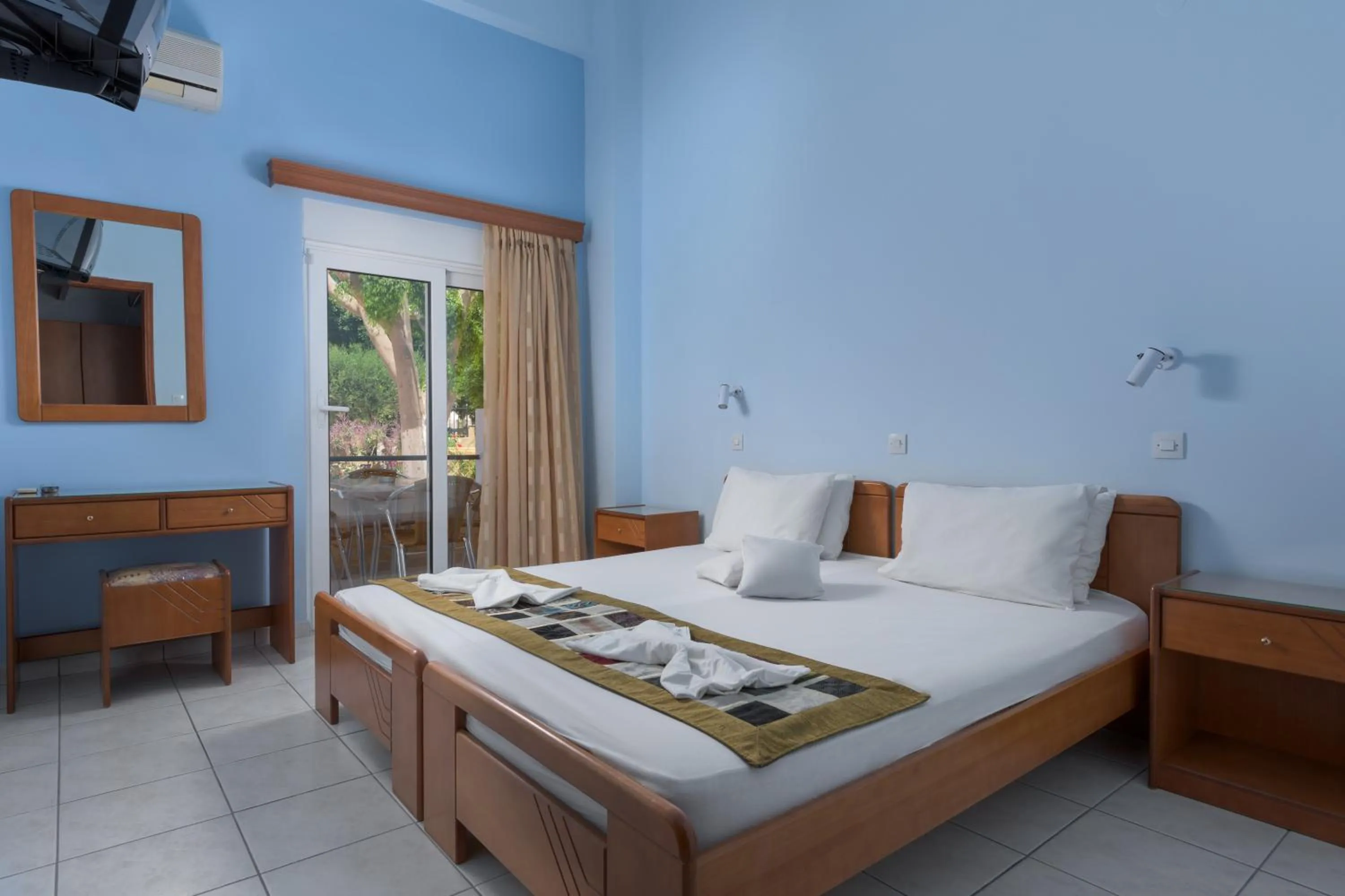 Bed in Vlycha Beach Apartments