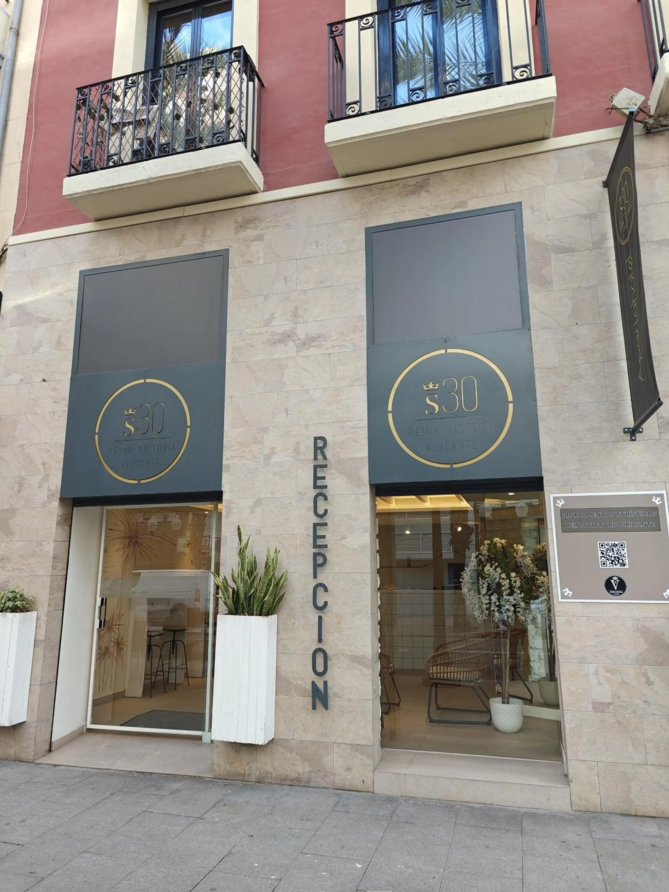 Property building in S30 Reina Victoria