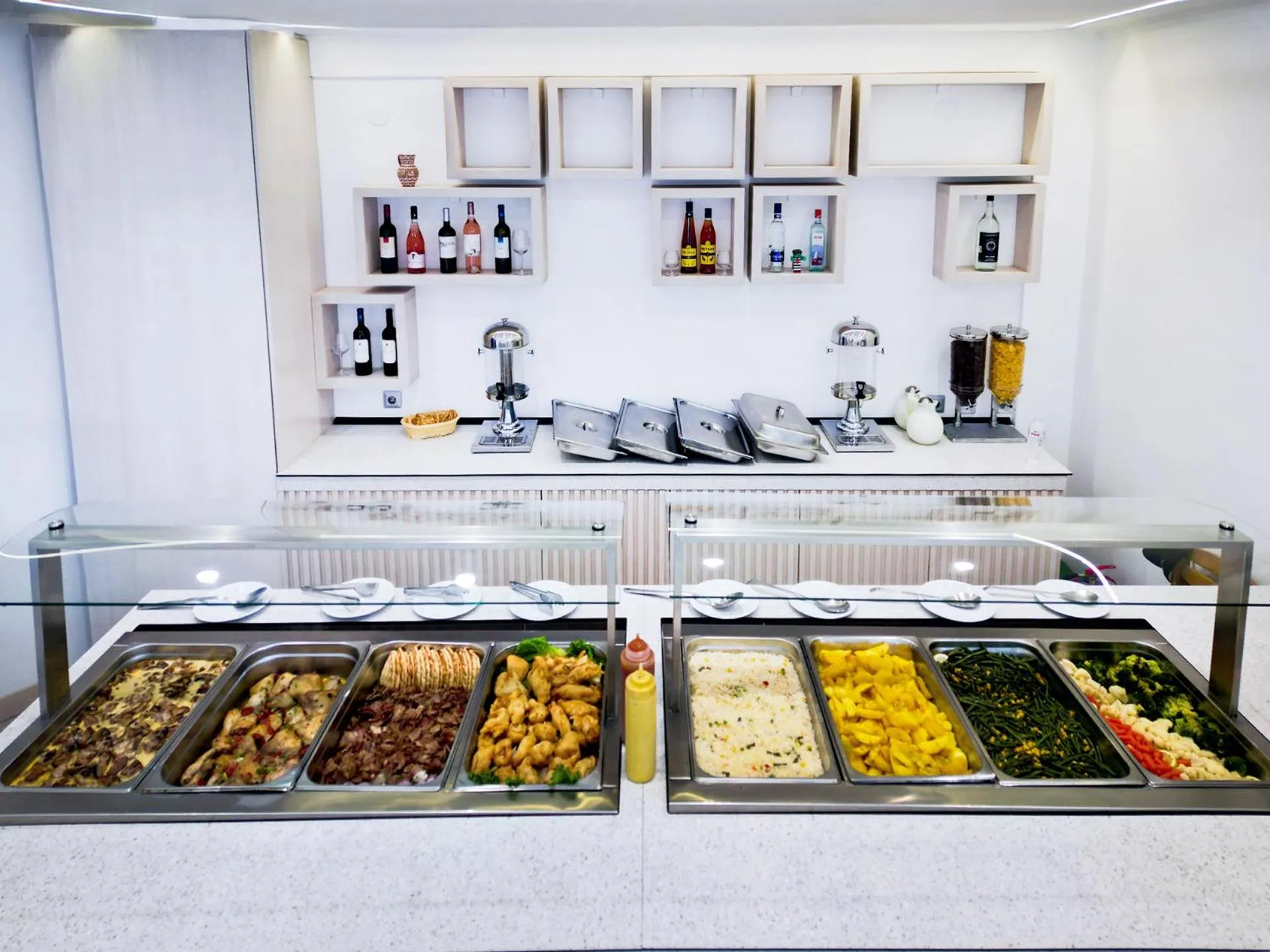 Food and drinks in Theo Bungalows Boutique Hotel