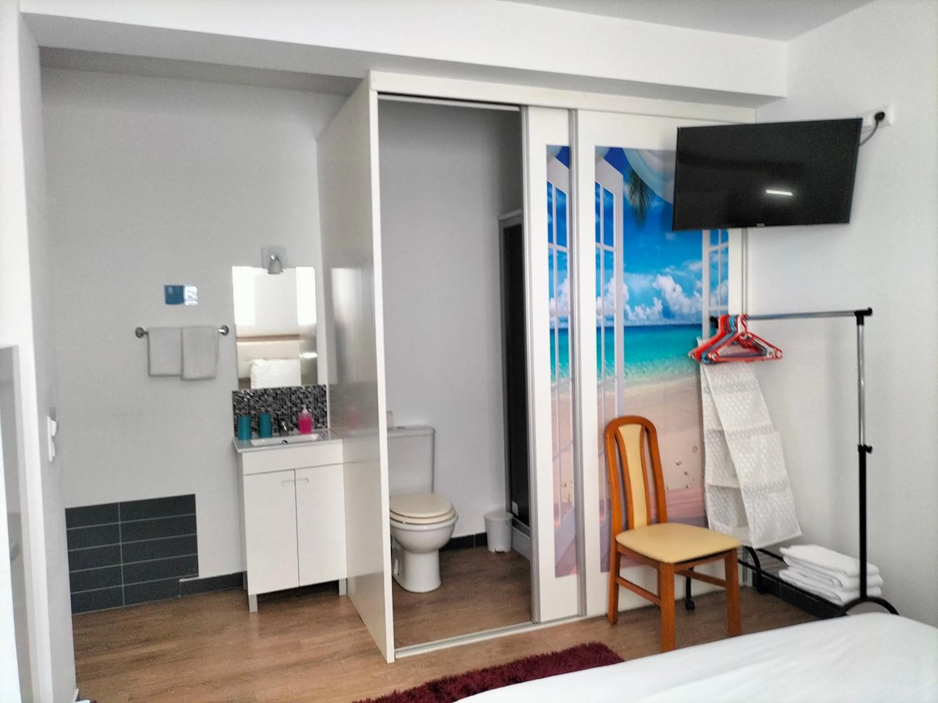 wardrobe, Bed in TarmarPlace