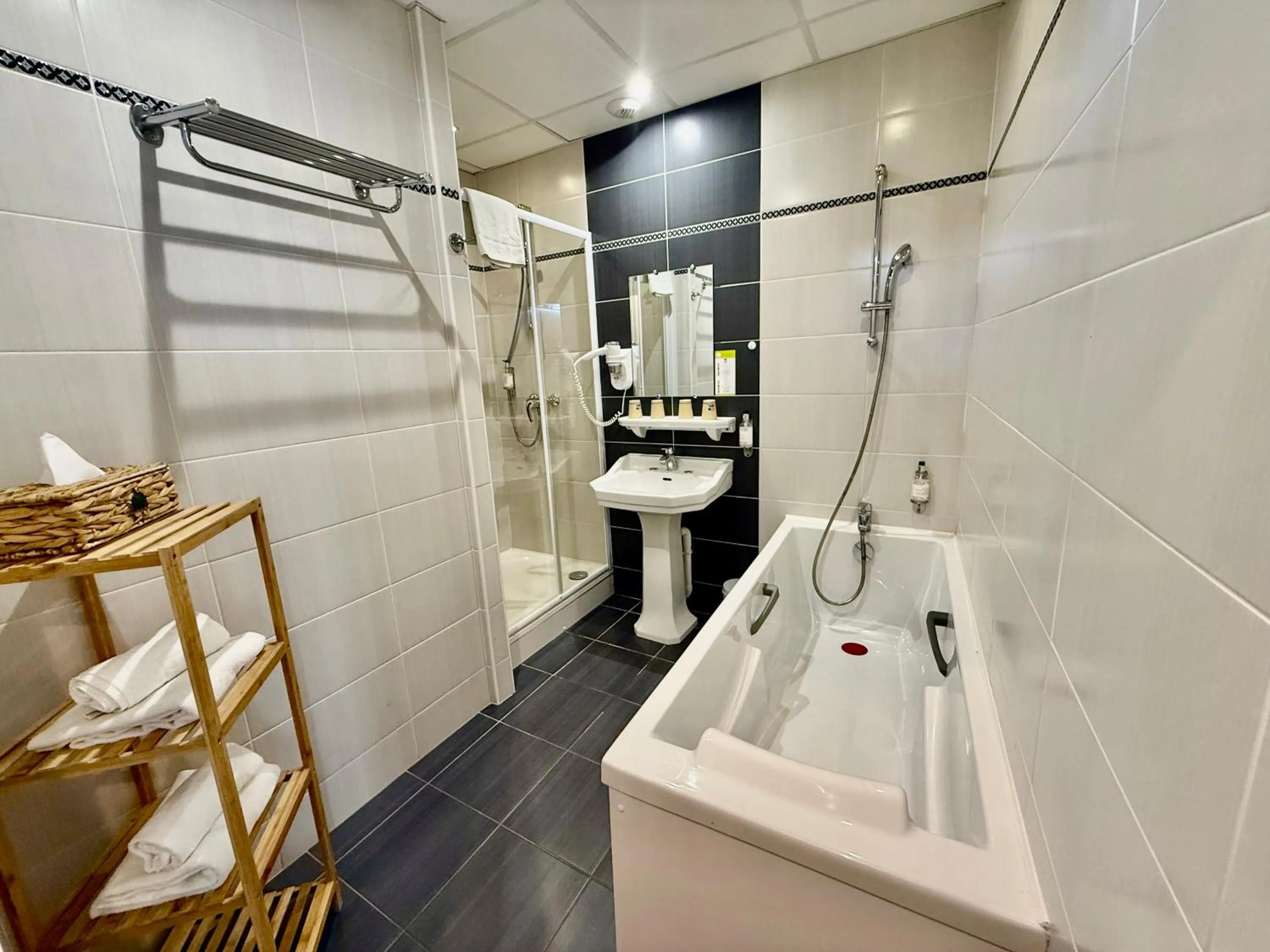 Shower in Hotel de la Terrasse