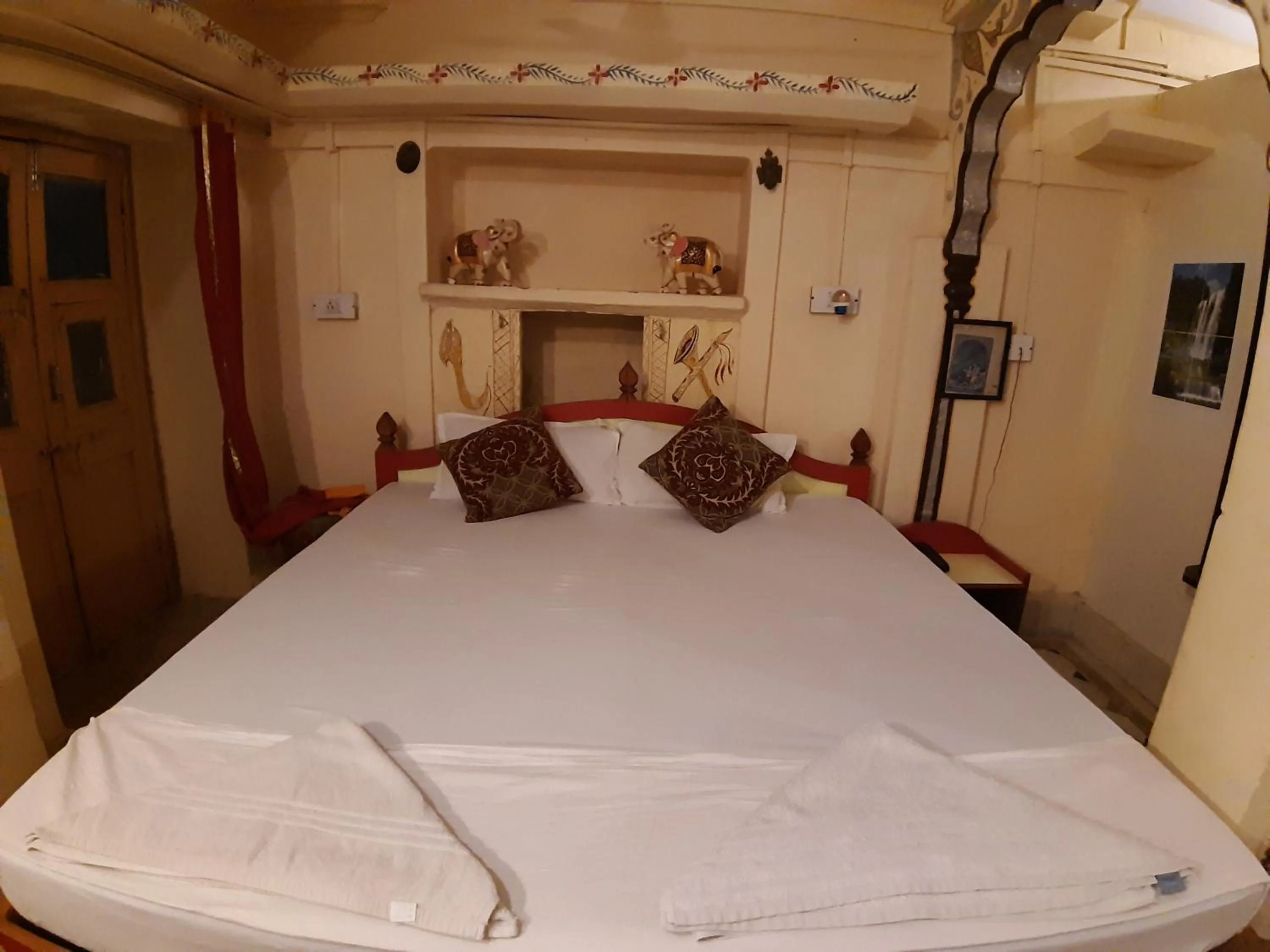 Bed in Hotel Paradise