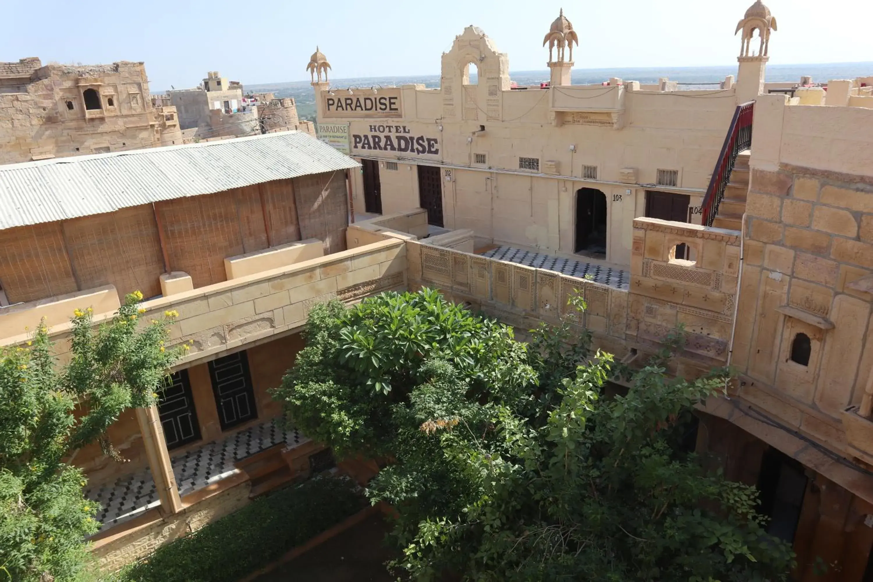 Restaurant/places to eat in Hotel Paradise Restaurant/places to eat in Hotel Paradise