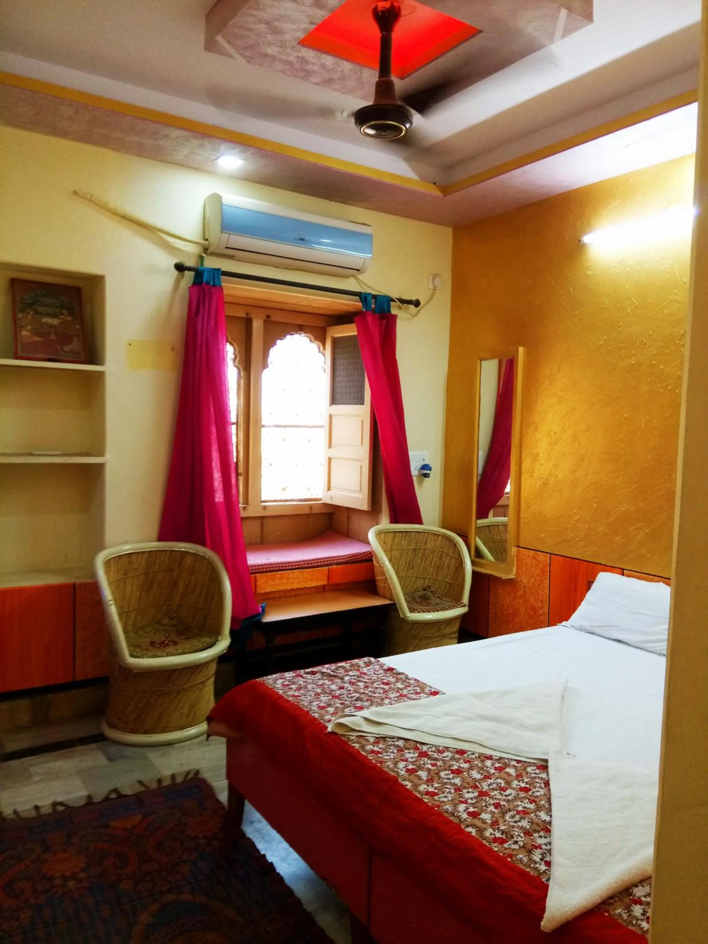 Bedroom, Bed in Hotel Paradise