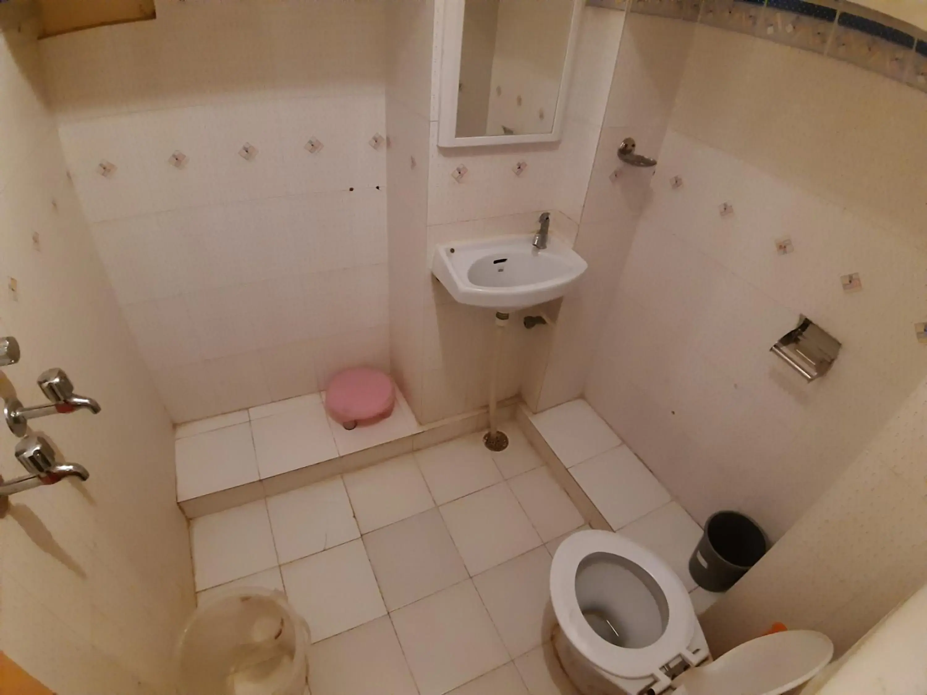 Bathroom in Hotel Paradise Bathroom in Hotel Paradise