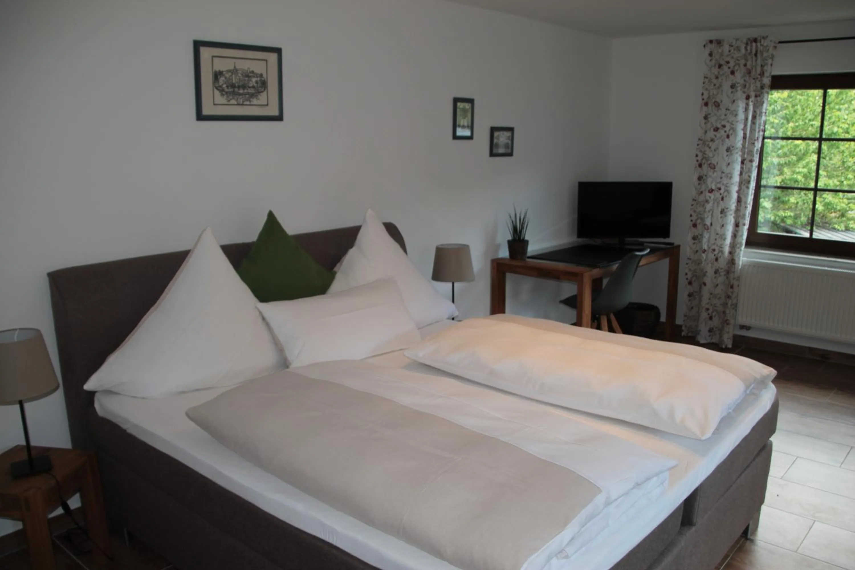 Photo of the whole room, Bed in Gästezimmer Gier