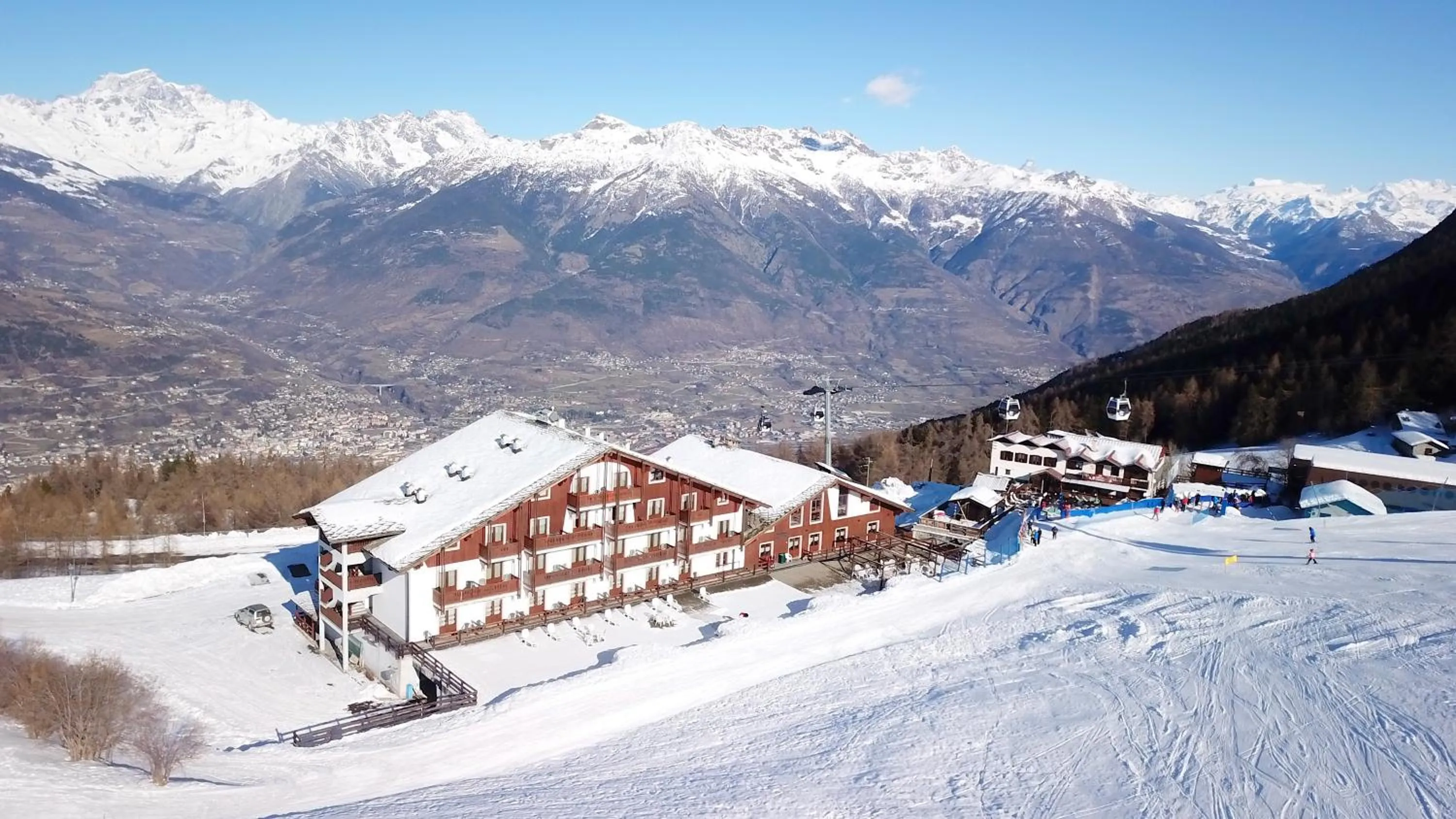 Property building in Etoile De Neige