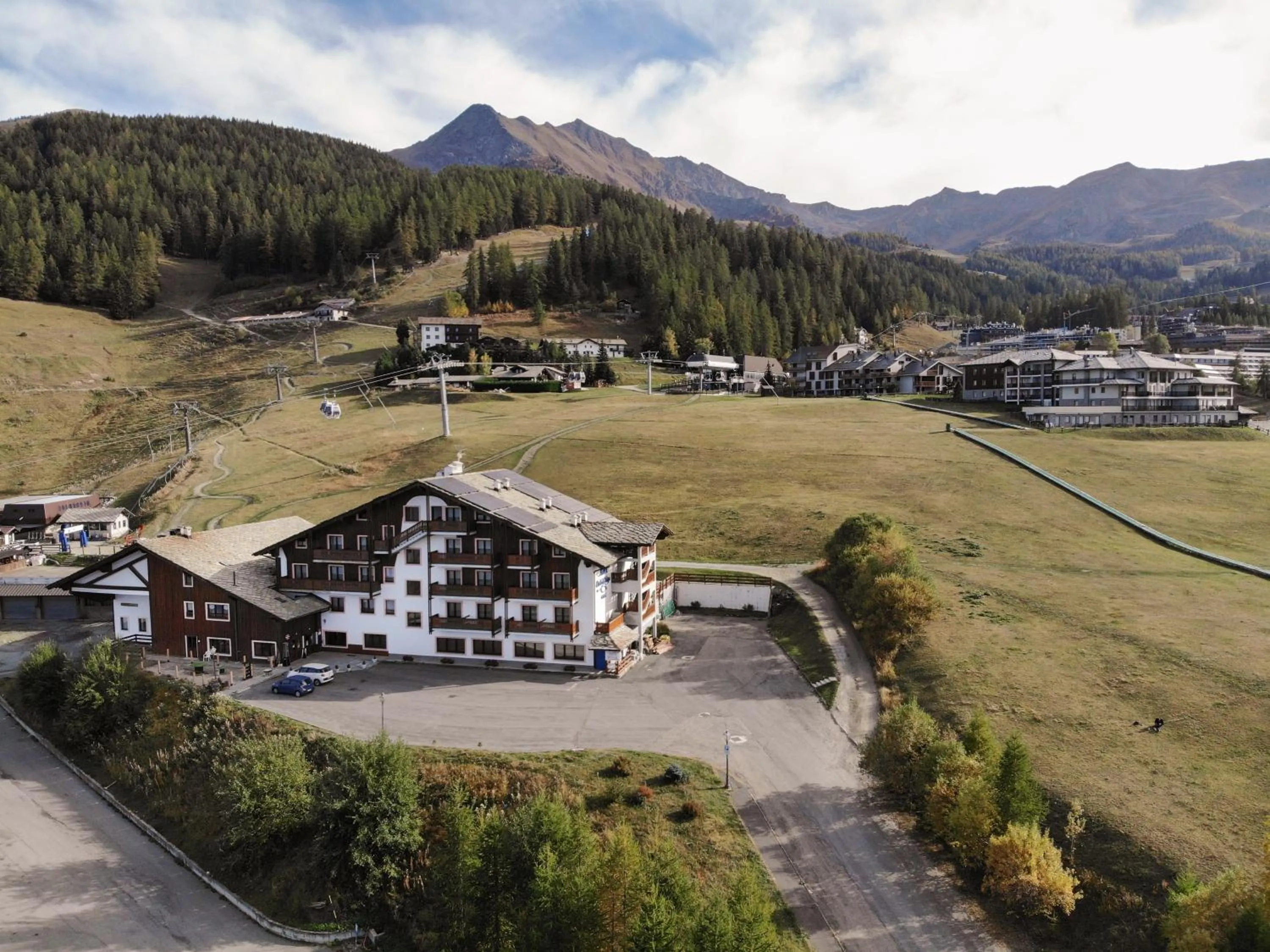 Property building in Etoile De Neige