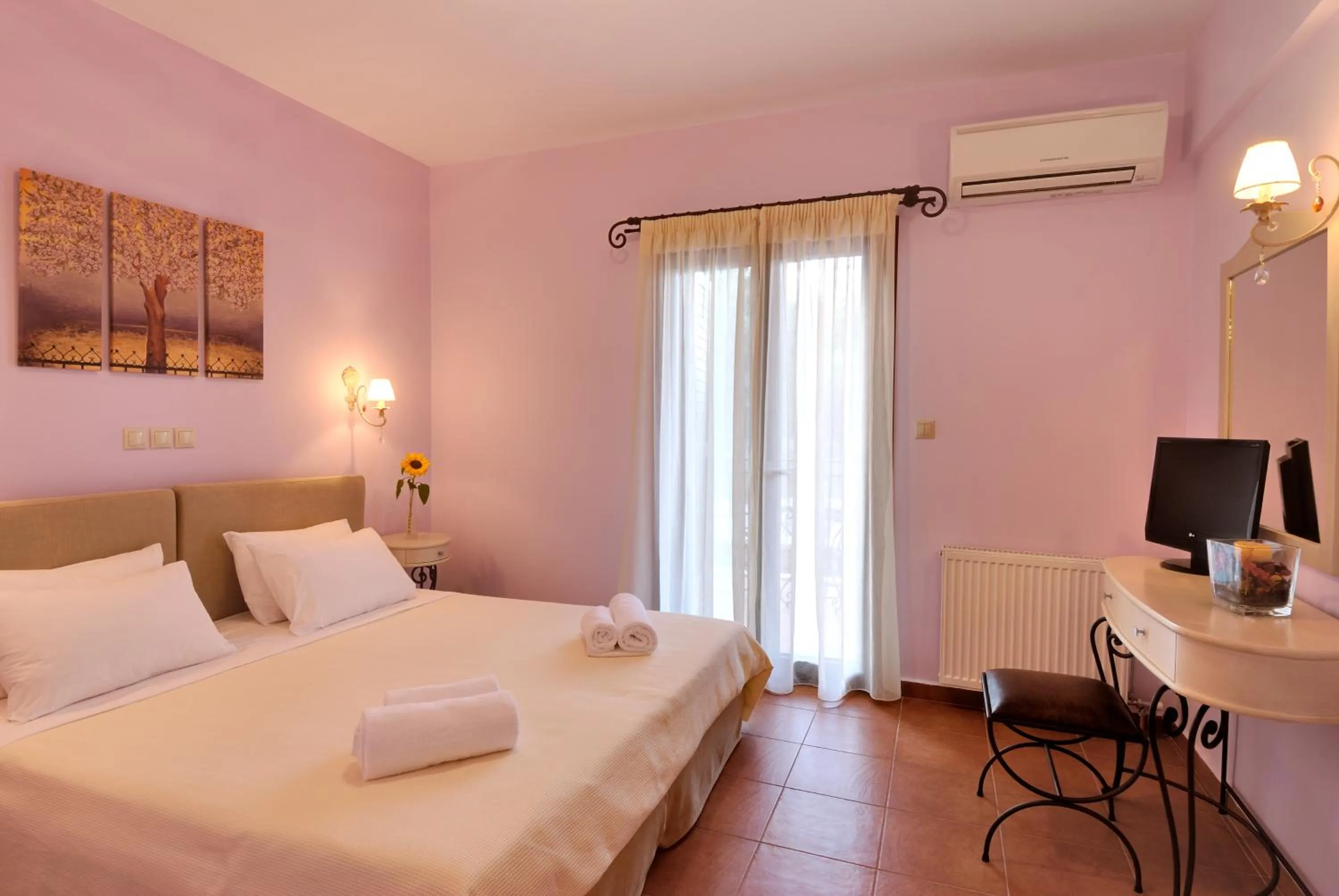 Bedroom, Bed in Byzantinon Hotel