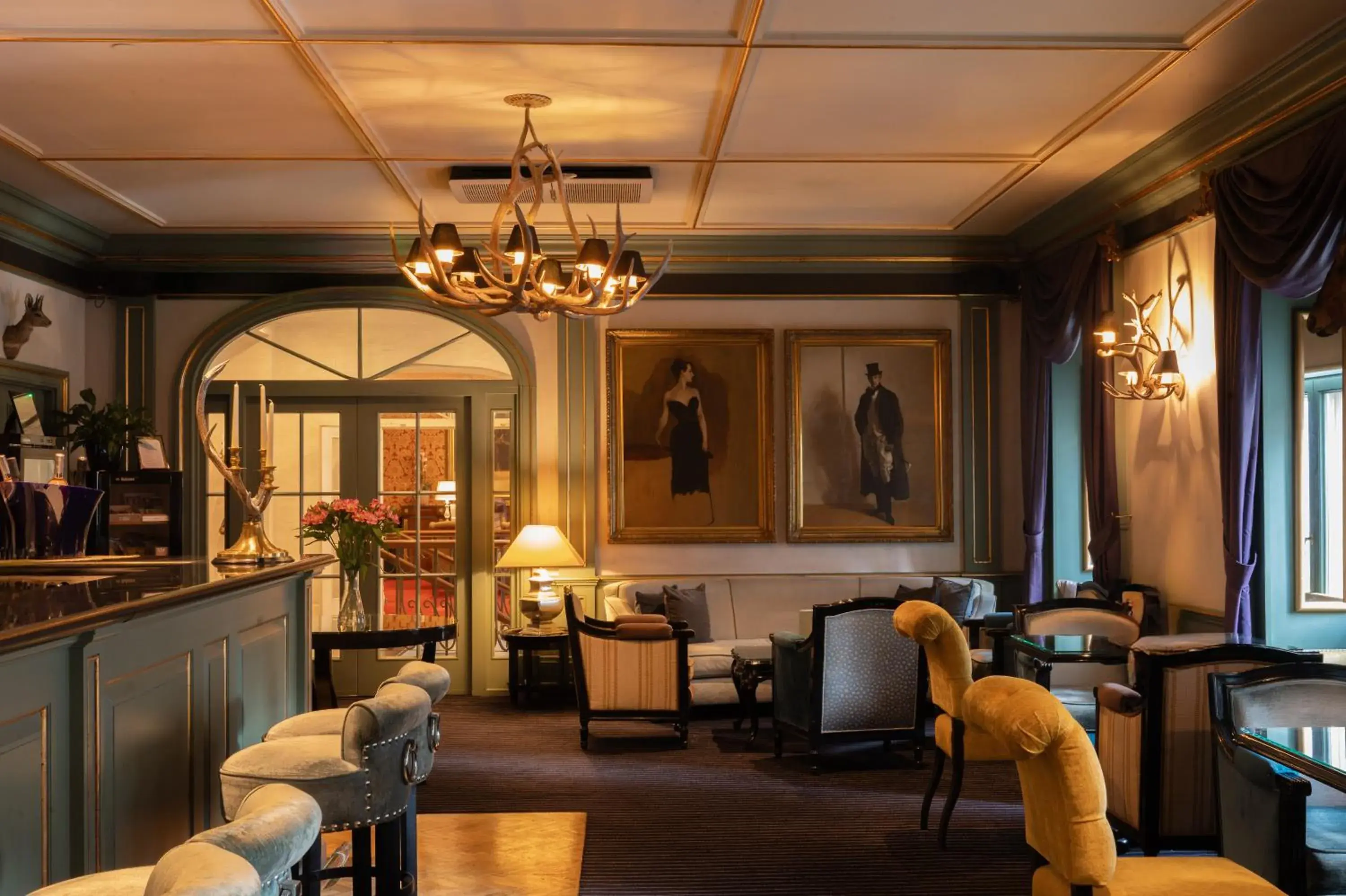 Lounge or bar in Grand Palace Hotel - Small Luxury Hotels of the World Lounge or bar in Grand Palace Hotel - Small Luxury Hotels of the World