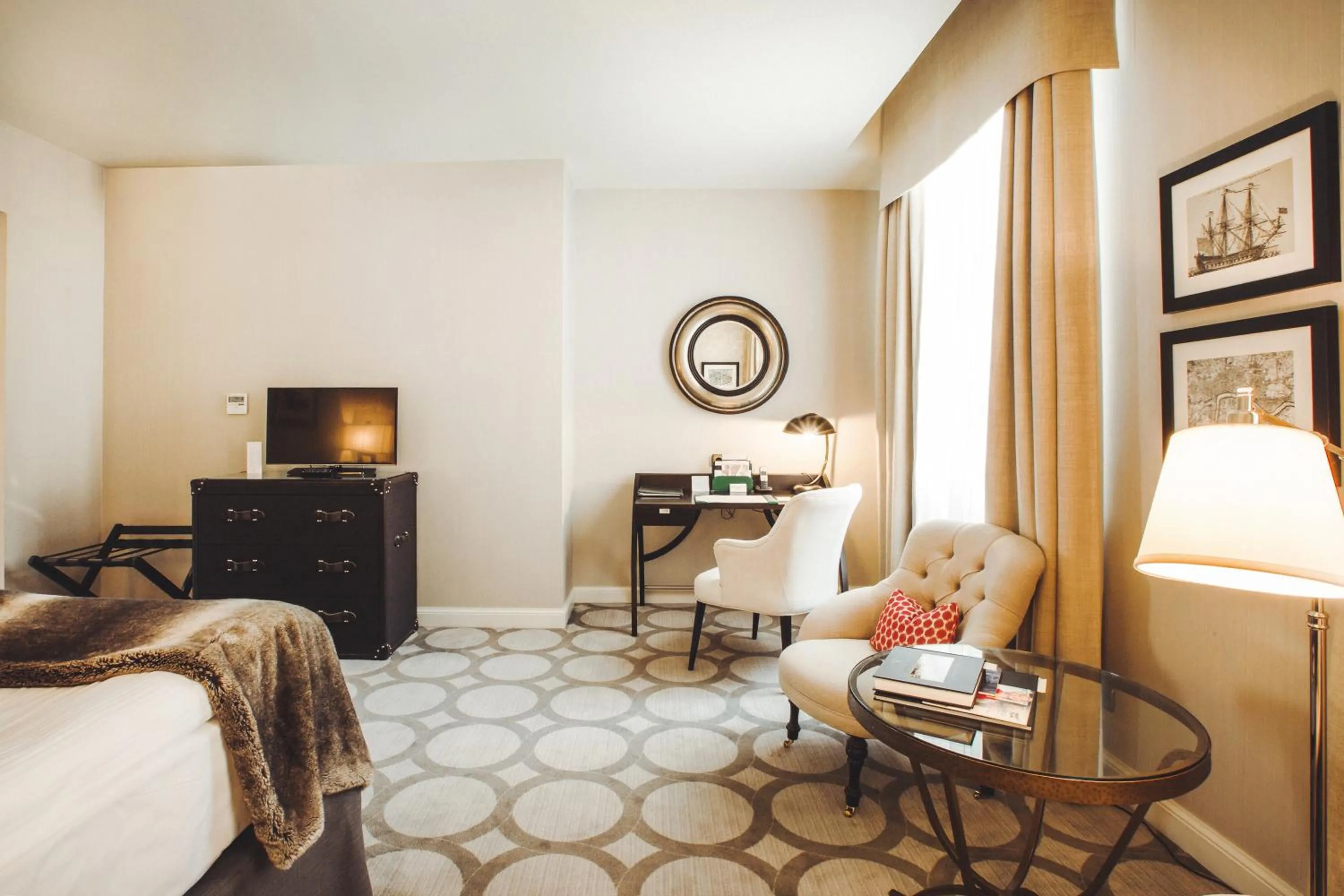 TV and multimedia, Bed in Grand Palace Hotel - Small Luxury Hotels of the World