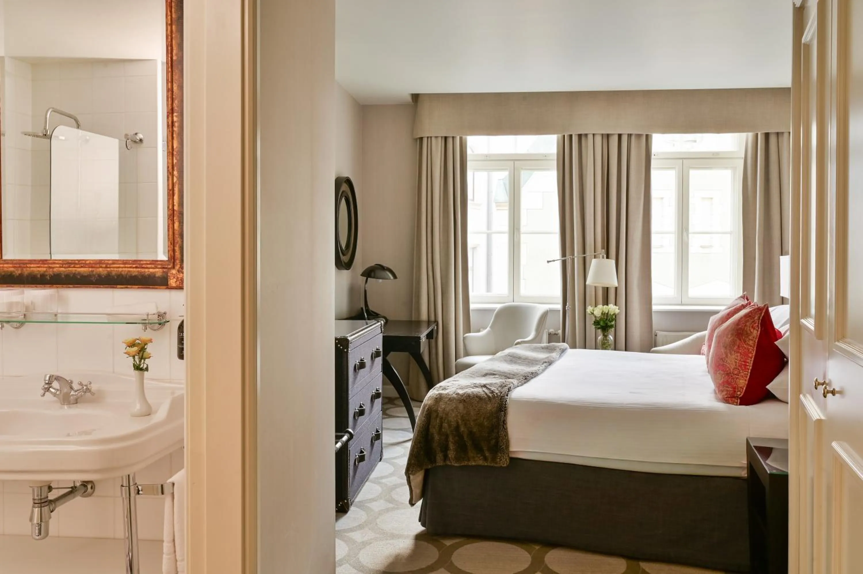 Bathroom, Bed in Grand Palace Hotel - Small Luxury Hotels of the World