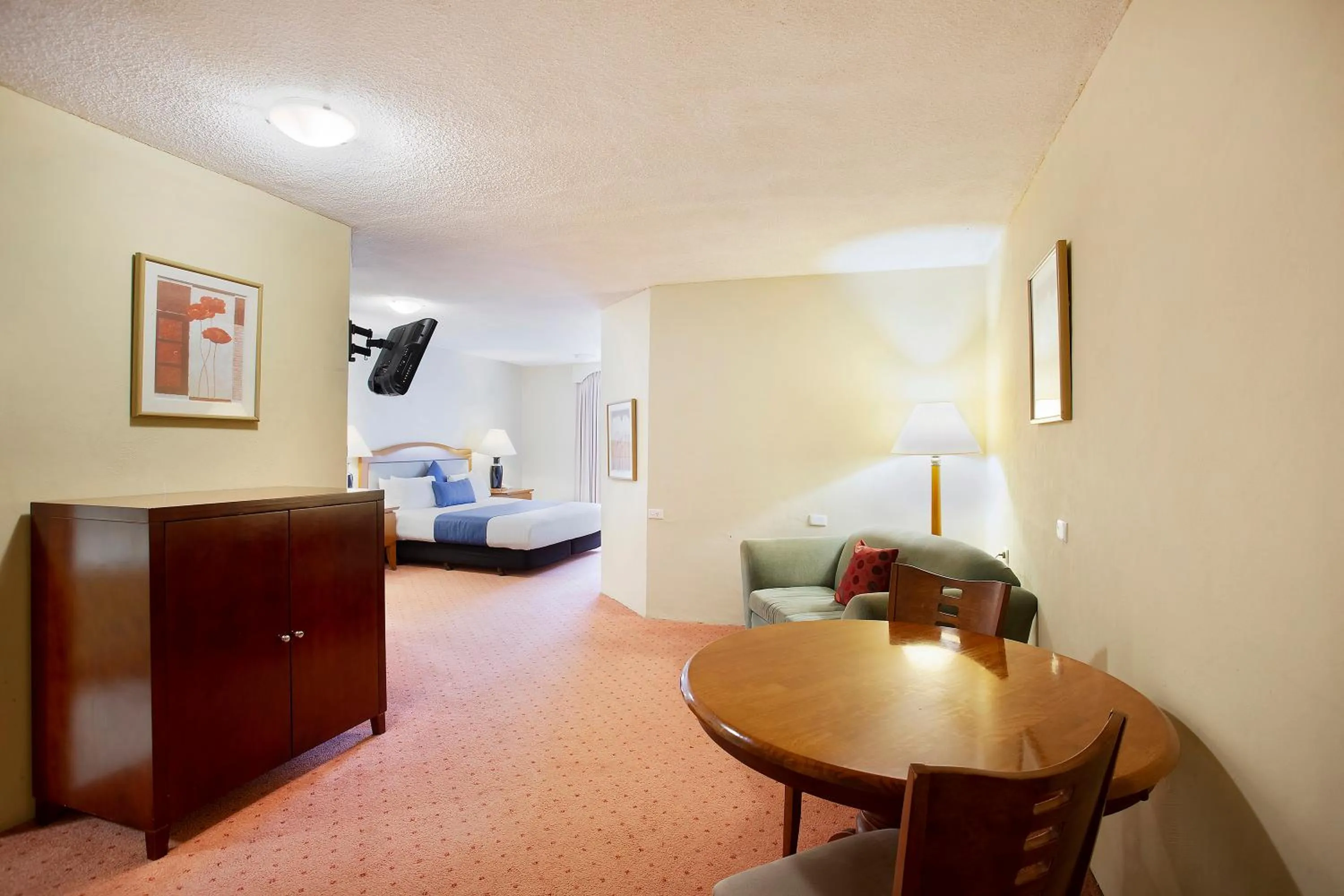 Bed in Central Court Motel Warrnambool